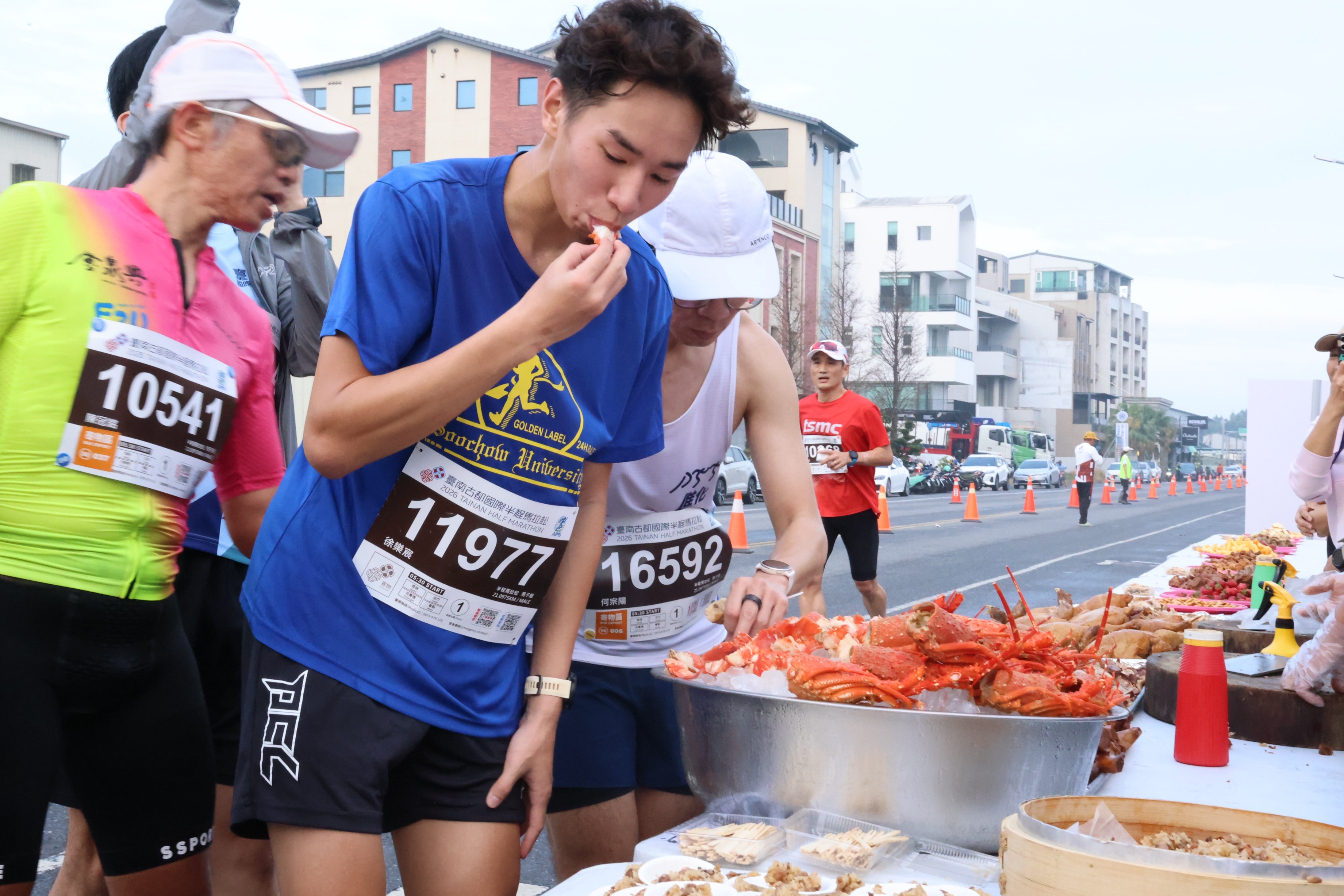 全臺最美賽道!黃偉哲鳴槍揭幕 2026古都馬2.5萬人共襄盛舉 米其林補給成焦點