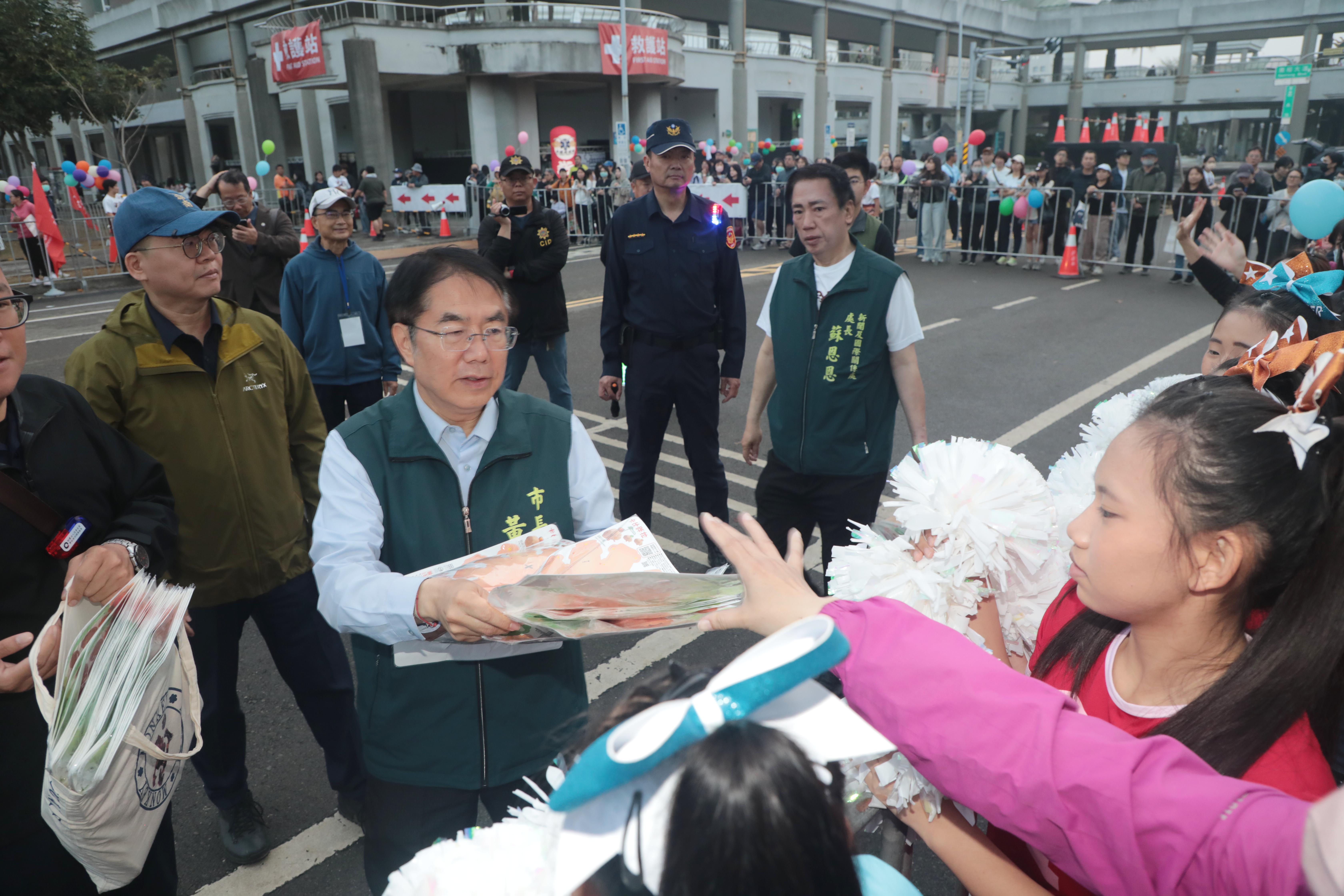 全臺最美賽道!黃偉哲鳴槍揭幕 2026古都馬2.5萬人共襄盛舉 米其林補給成焦點