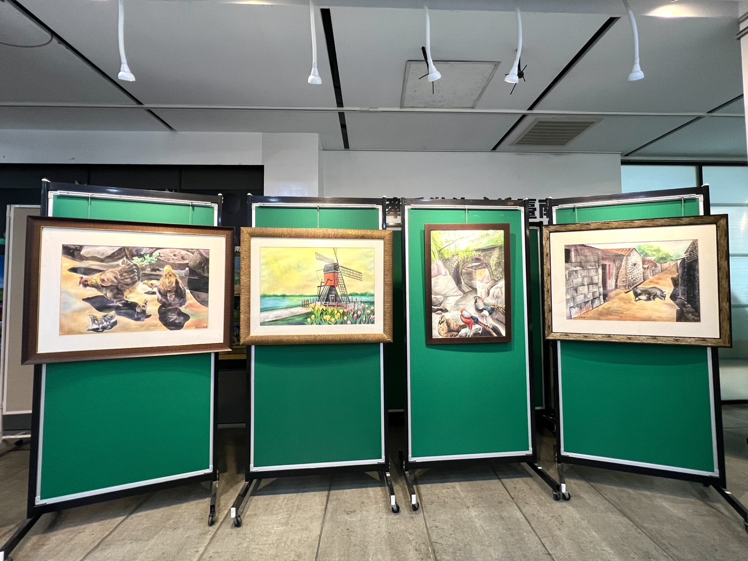 陳妃婷中西畫個展於台南市展出，情感詩篇躍上畫布，呈現生命之愛與山水意境