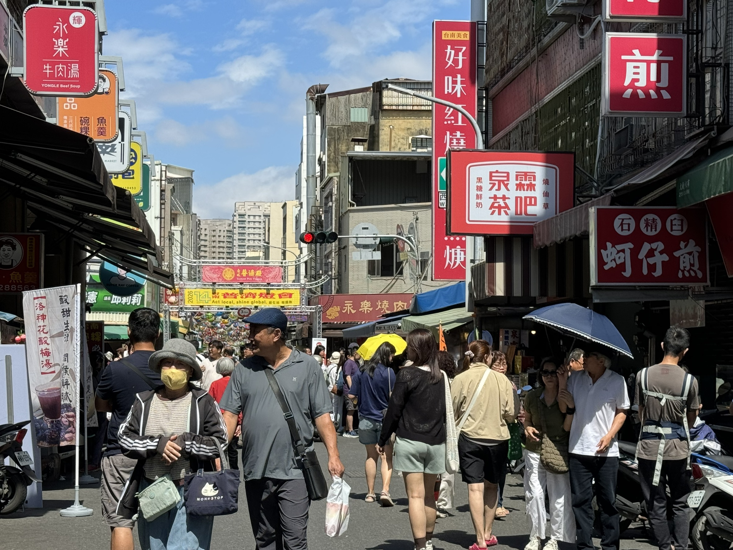 逾百萬人潮228連假衝台南 燈會蜂炮蘭展接力演出