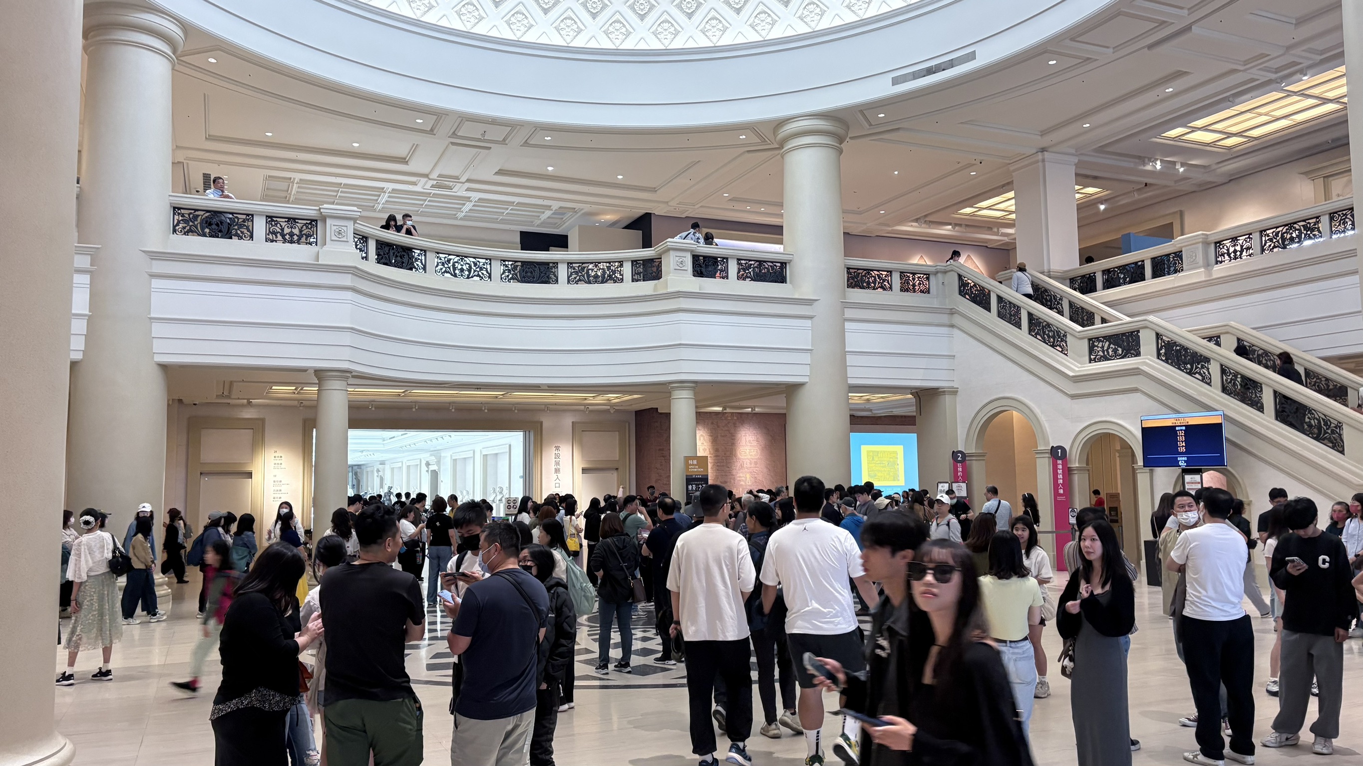 逾百萬人潮228連假衝台南 燈會蜂炮蘭展接力演出