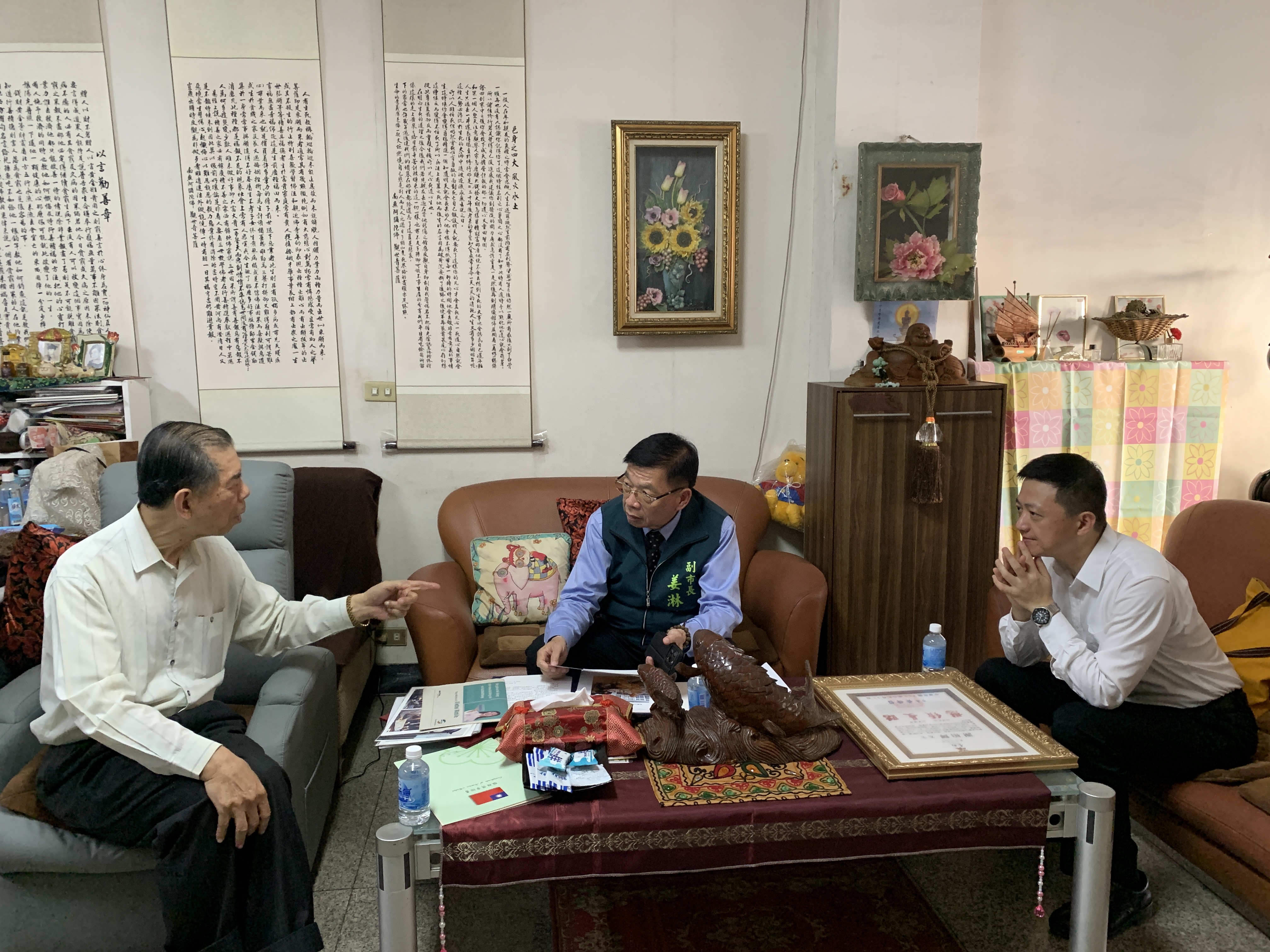 典型在夙昔 台南頒卓越市民榮銜追思已故前駐印度公使謝柏輝