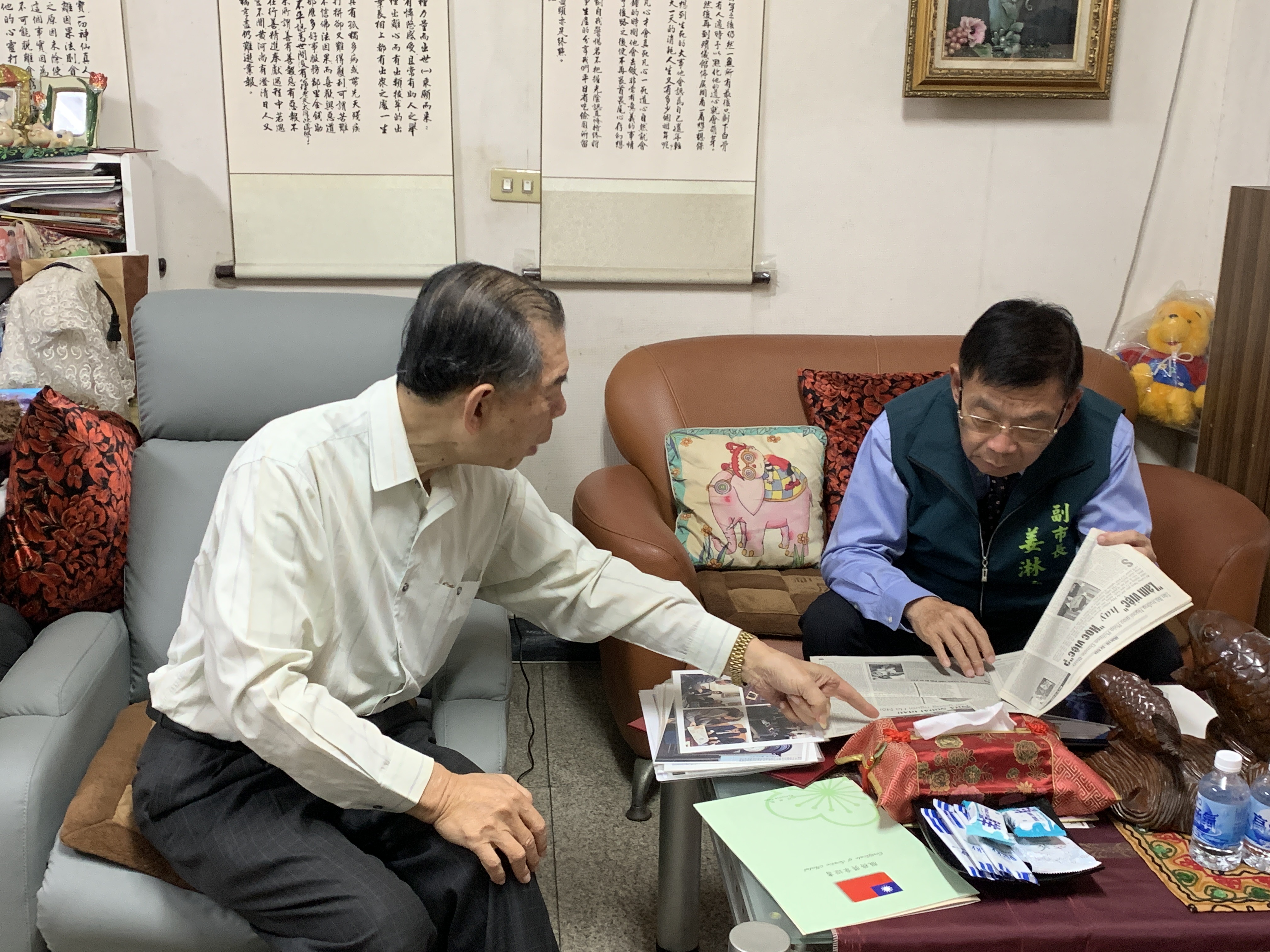 典型在夙昔 台南頒卓越市民榮銜追思已故前駐印度公使謝柏輝