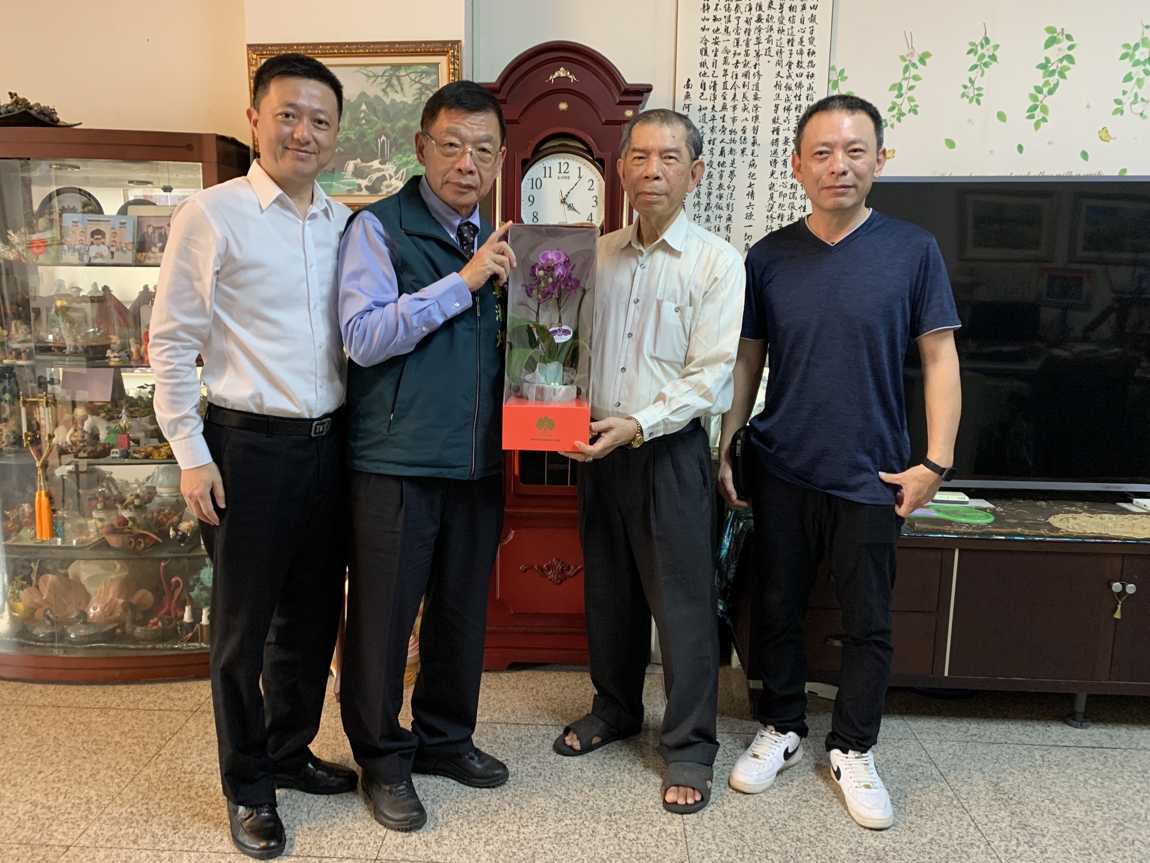 典型在夙昔 台南頒卓越市民榮銜追思已故前駐印度公使謝柏輝