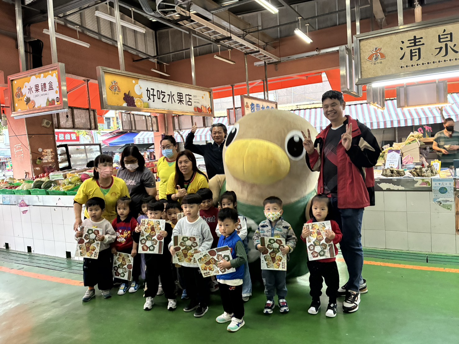 台南金馬轄區伍吉慶元宵，下營舉辦快閃市場，發放消費券