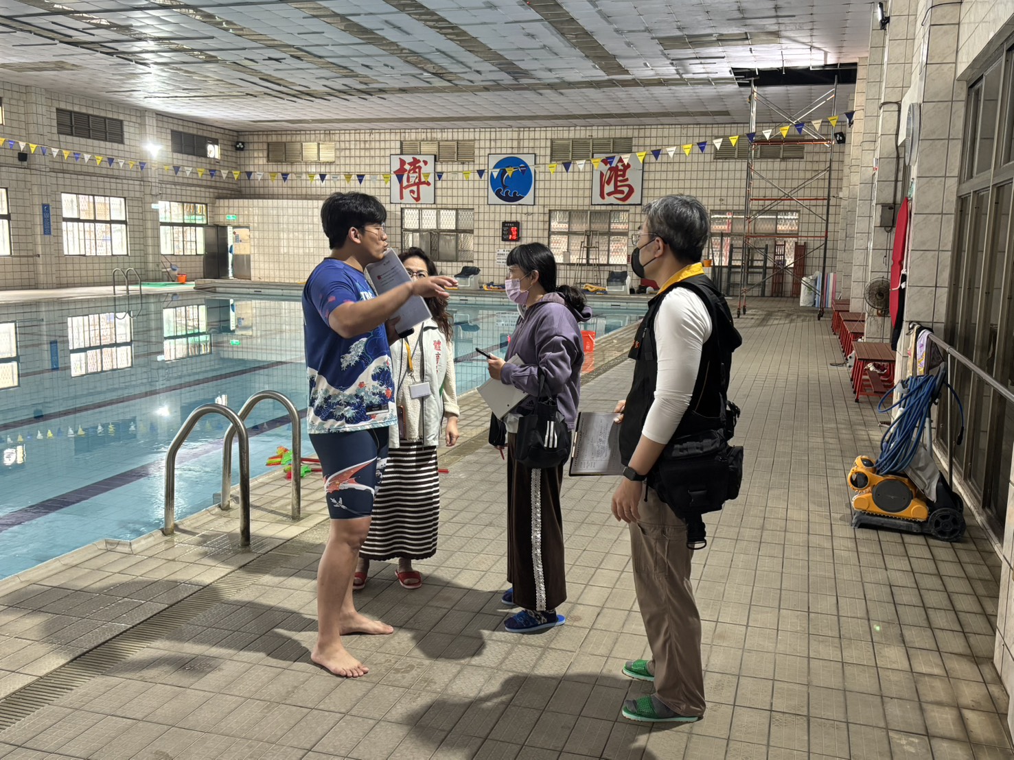 臺南市某室內游泳池發生設施掉落意外  體育局已啟動加強稽查並要求業者妥善處理