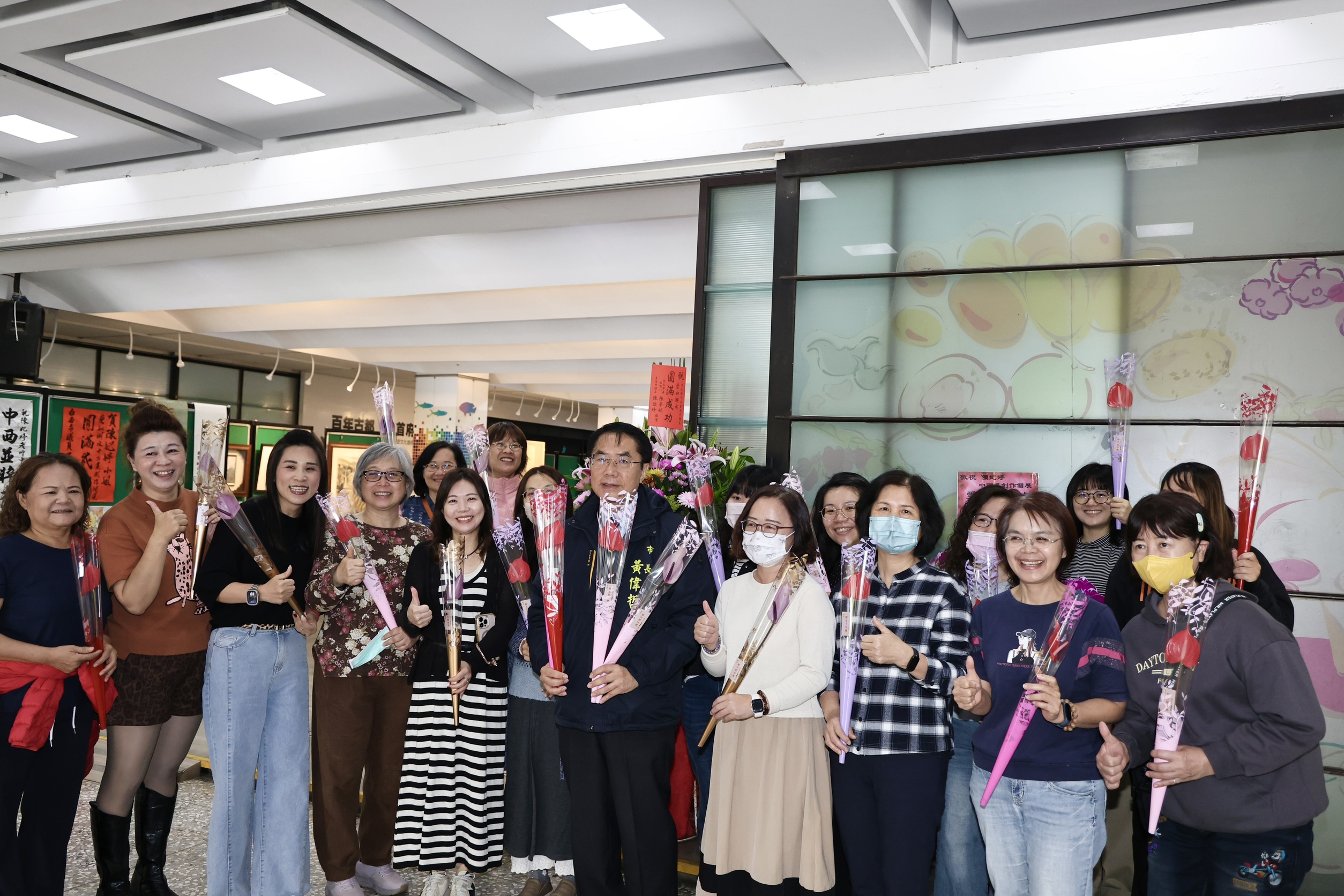 2026婦女節將至 黃偉哲贈送火鶴花 祝福全市婦女健康快樂