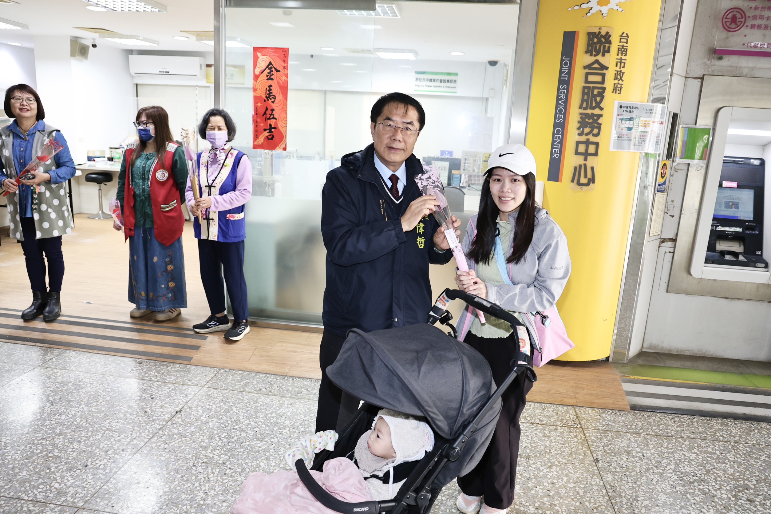 2026婦女節將至 黃偉哲贈送火鶴花 祝福全市婦女健康快樂