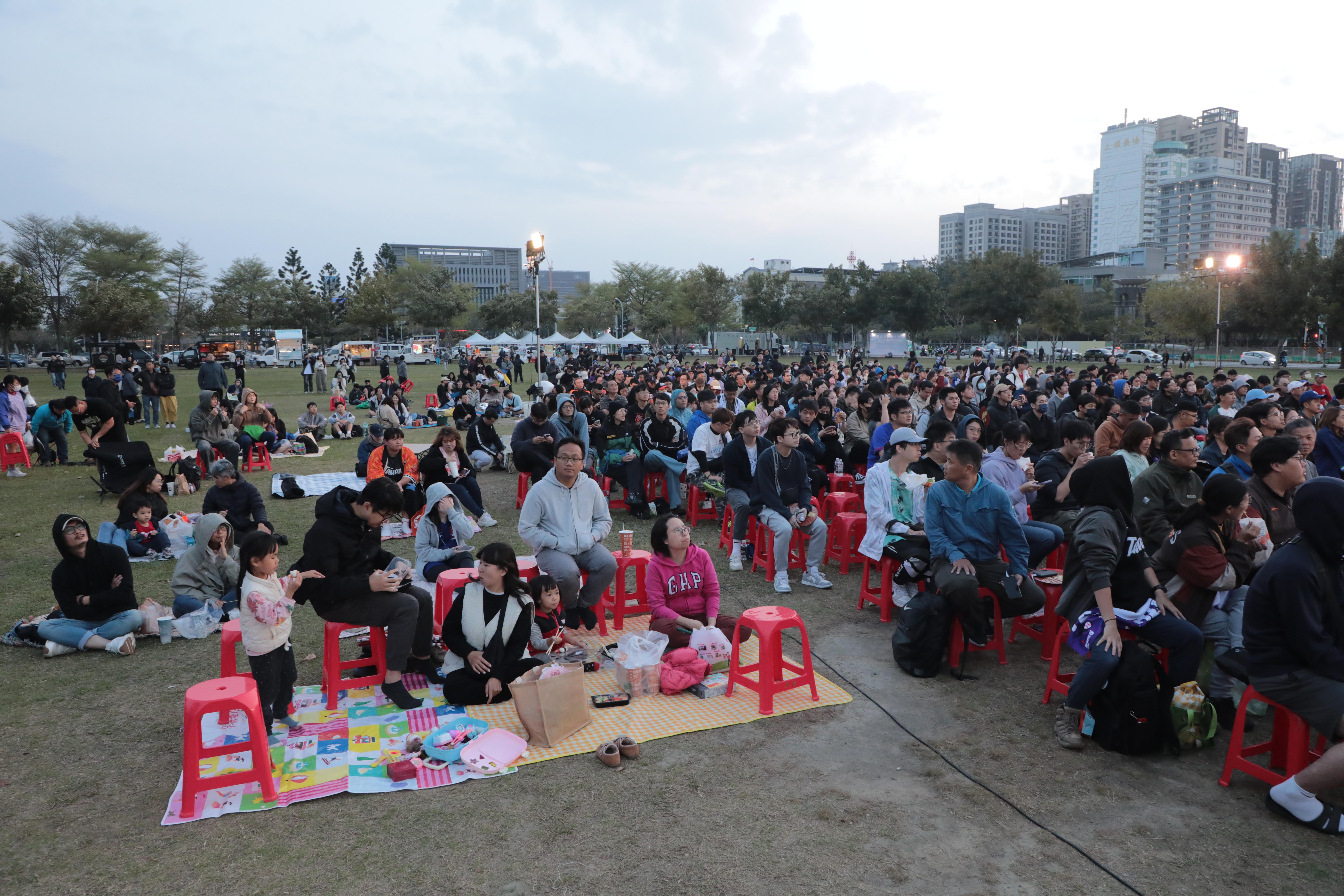 台南轉播WBC世界棒球經典賽迎戰日本 黃偉哲與民眾一起Team Taiwan