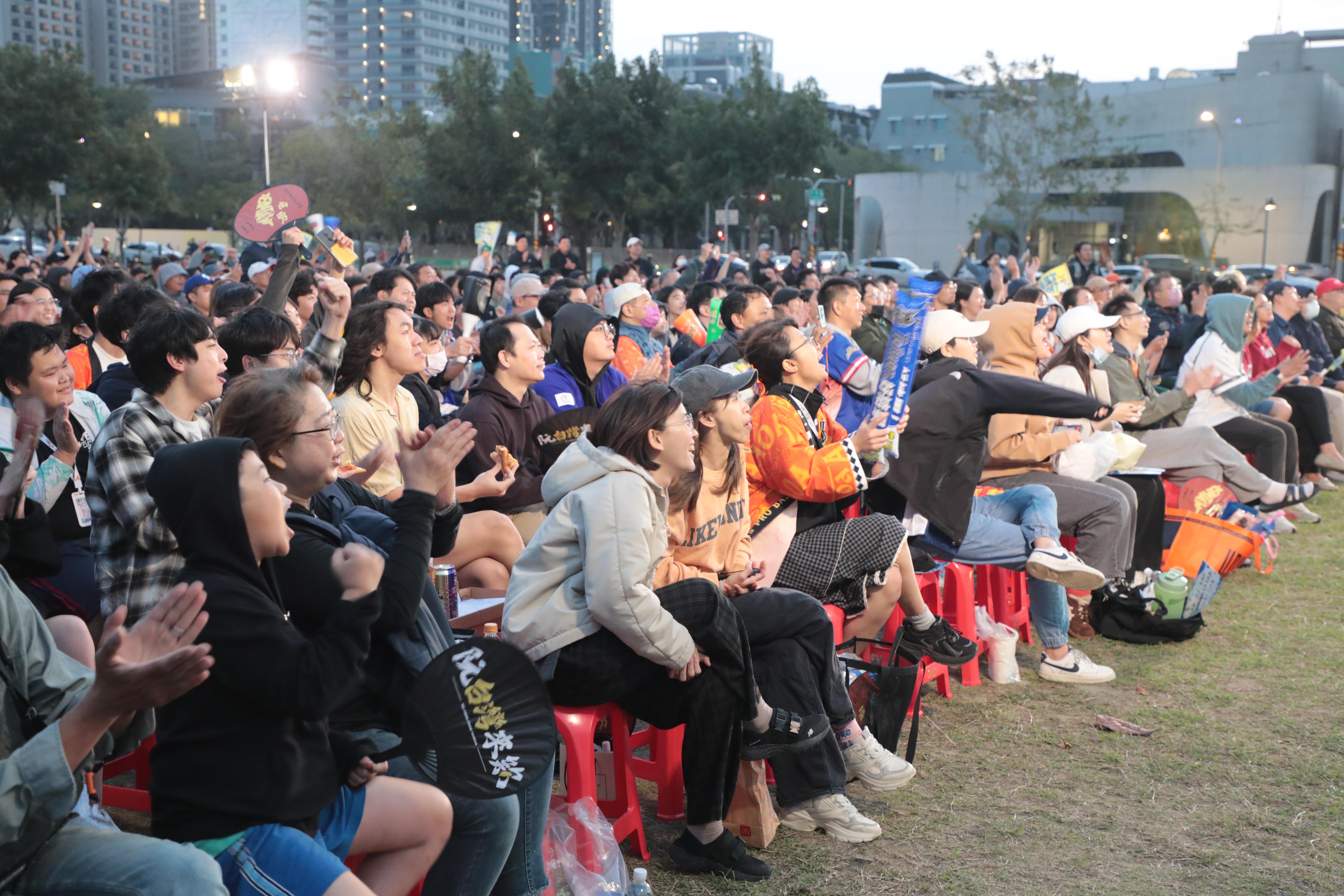 台南轉播WBC世界棒球經典賽迎戰日本 黃偉哲與民眾一起Team Taiwan