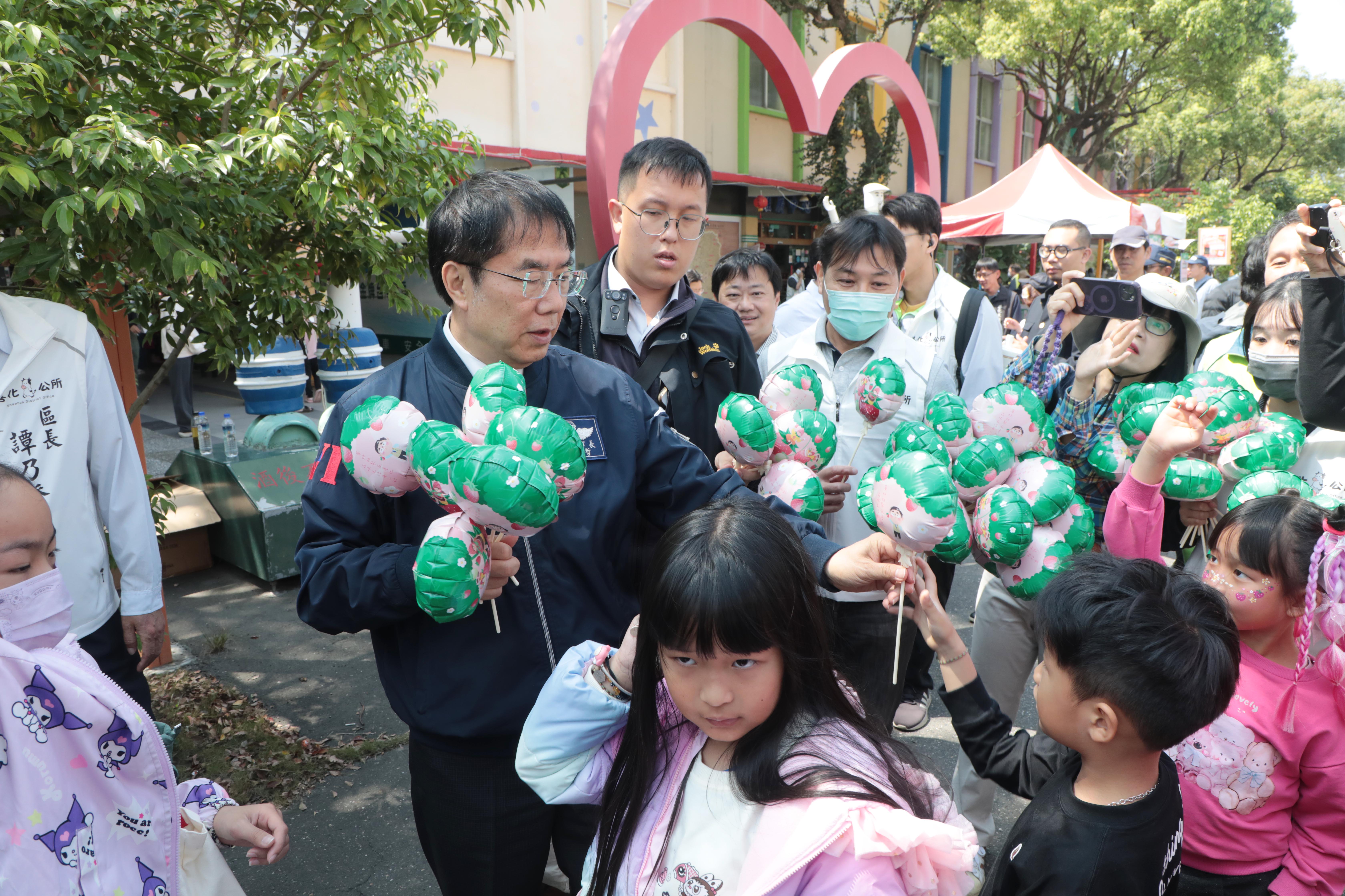 南部最大草莓產區迎產季 黃偉哲出席「莓好生活節」邀民眾來善化採草莓