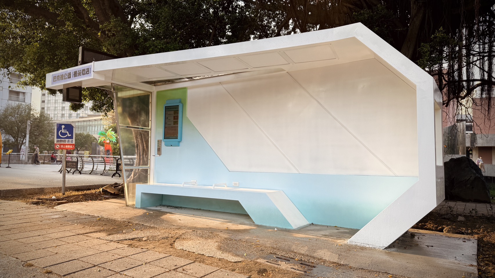 台南文化中心啟用特色候車亭，提升城市景觀美感