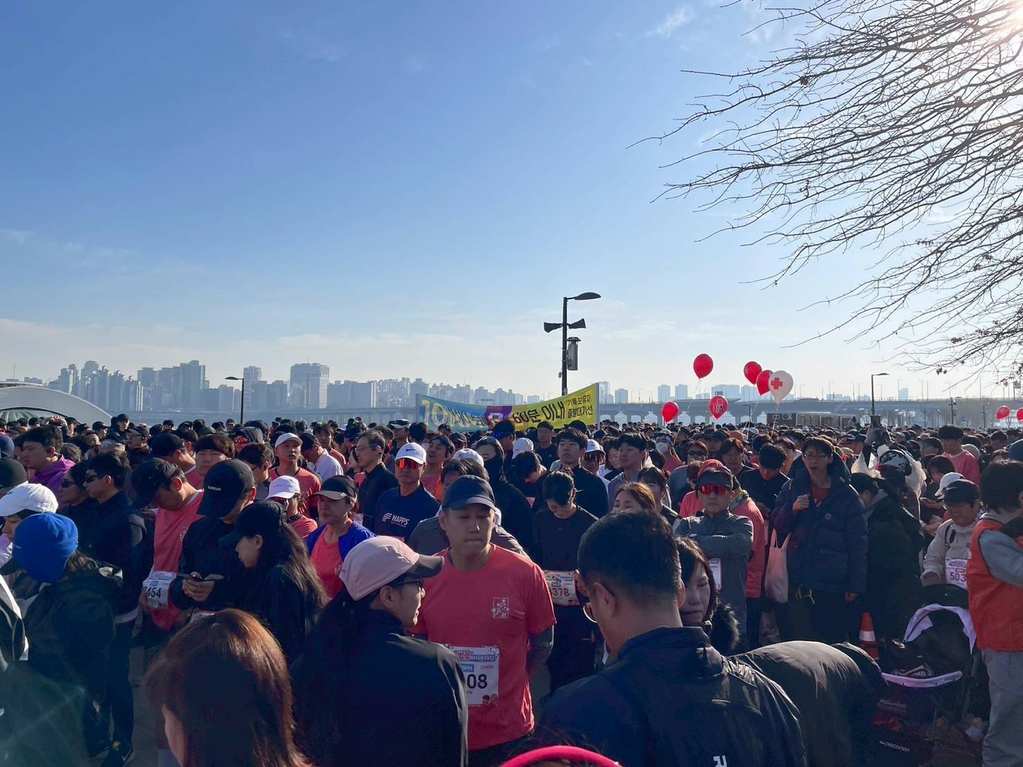 臺南市跑者陳重樺參加韓國首爾汝矣島櫻花馬拉松 勇奪半馬男子組總排第一名展現臺南跑者實力