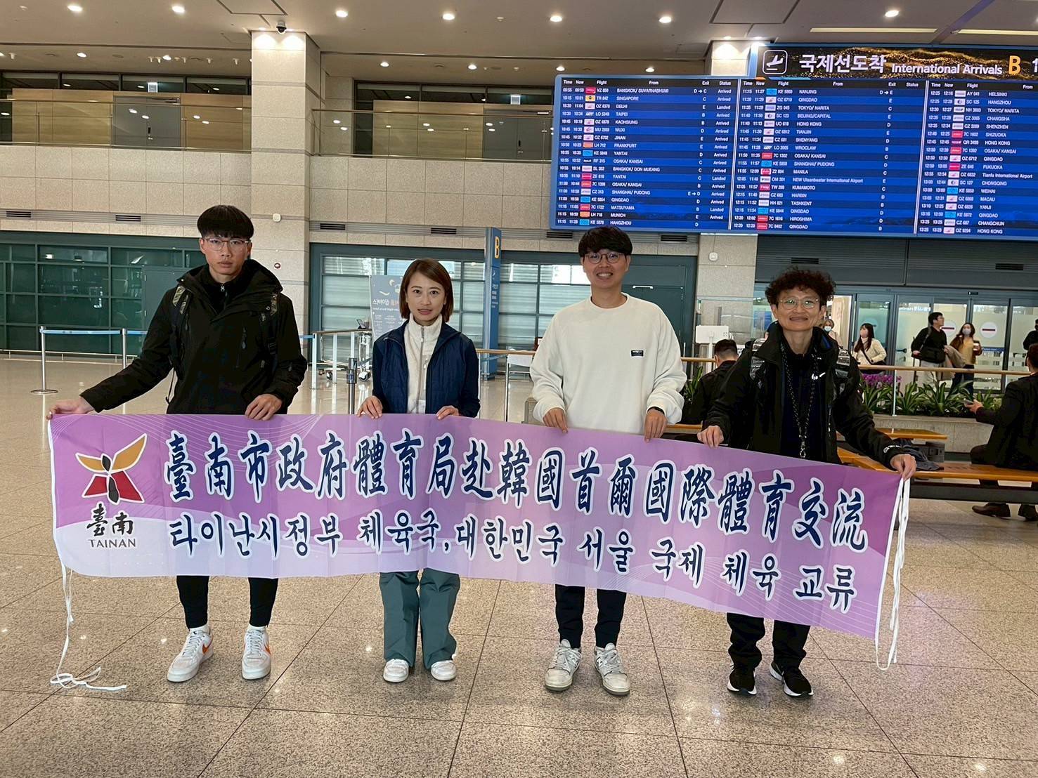 臺南市跑者陳重樺參加韓國首爾汝矣島櫻花馬拉松 勇奪半馬男子組總排第一名展現臺南跑者實力