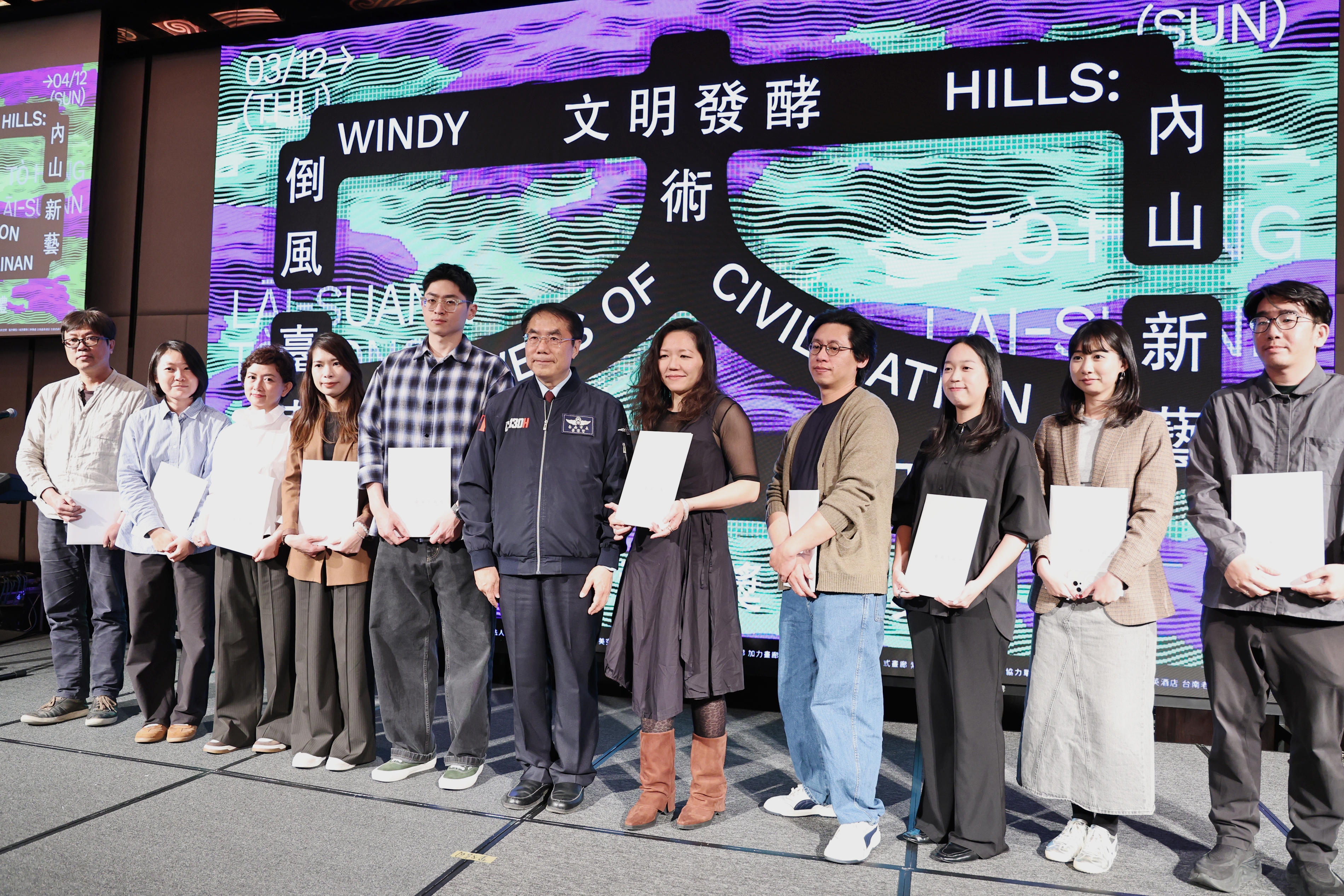 黃偉哲出席台南藝術博覽會晚宴 頒發新藝獎 鼓勵新銳藝術家