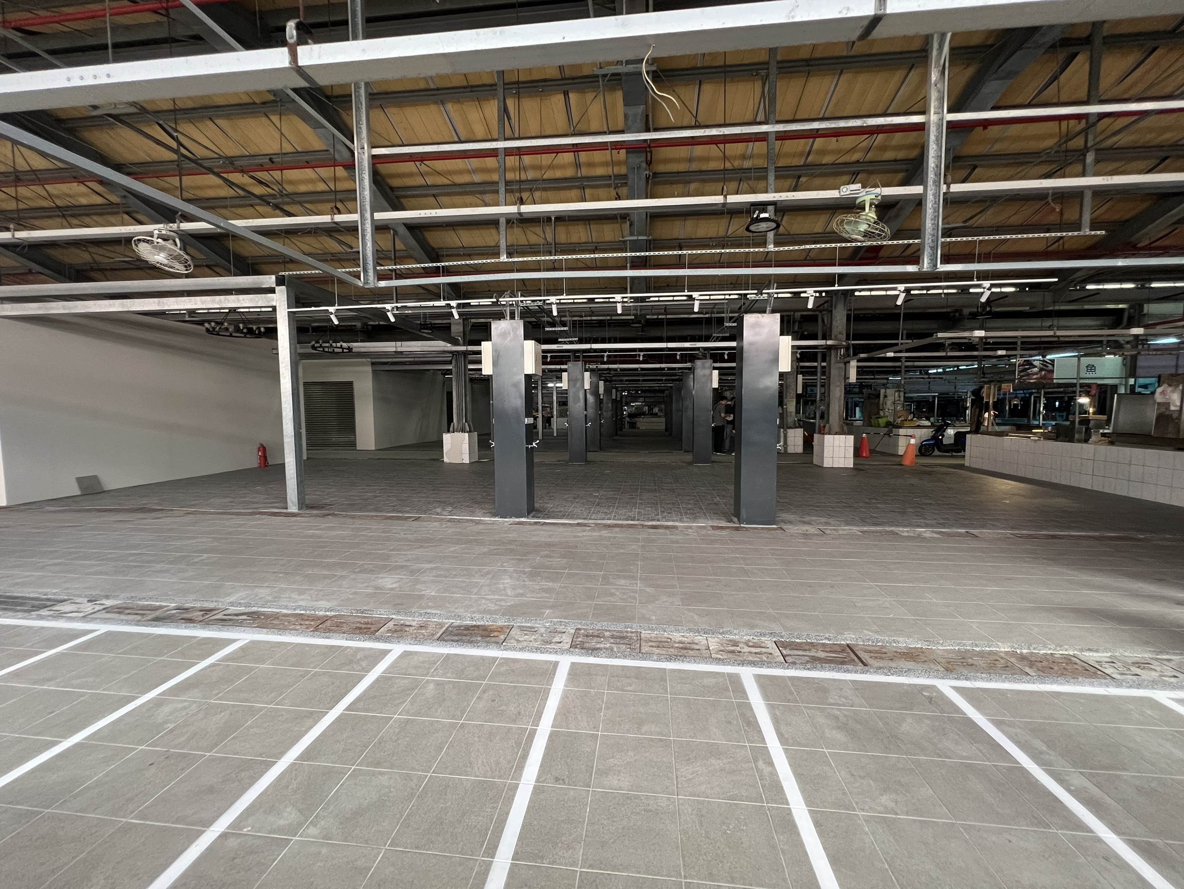 法院執行麻豆市四公有零售市場斷水斷電作業，過程平和無抗爭，市府籲勿進入確保安全