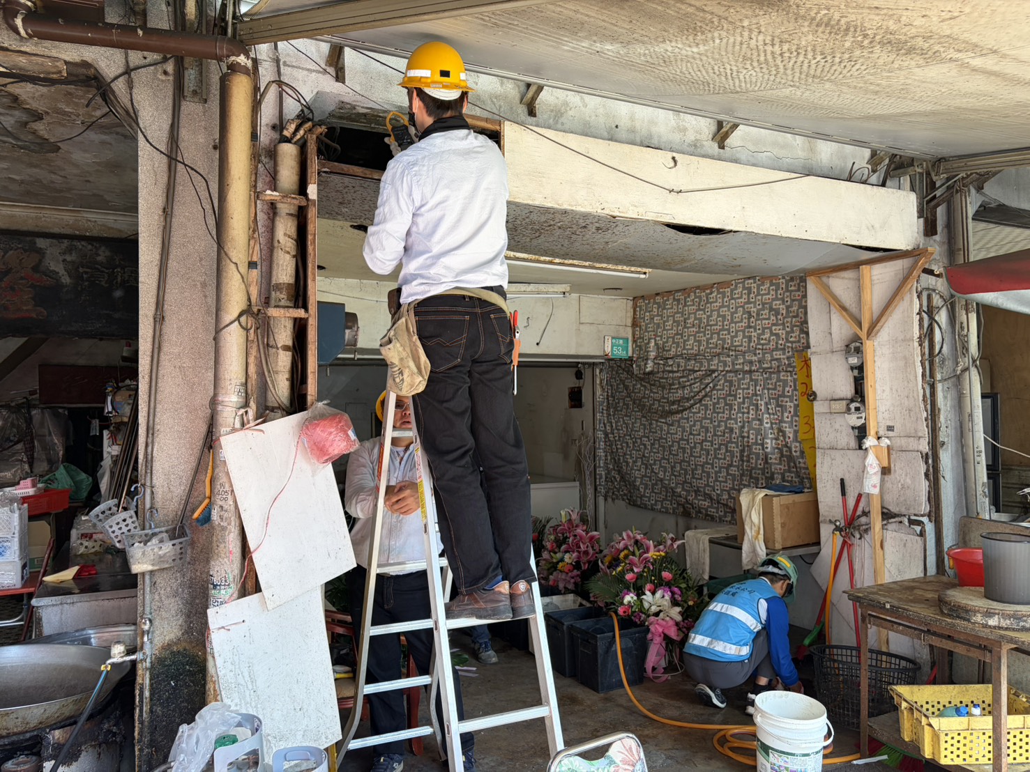 法院執行麻豆市四公有零售市場斷水斷電作業，過程平和無抗爭，市府籲勿進入確保安全