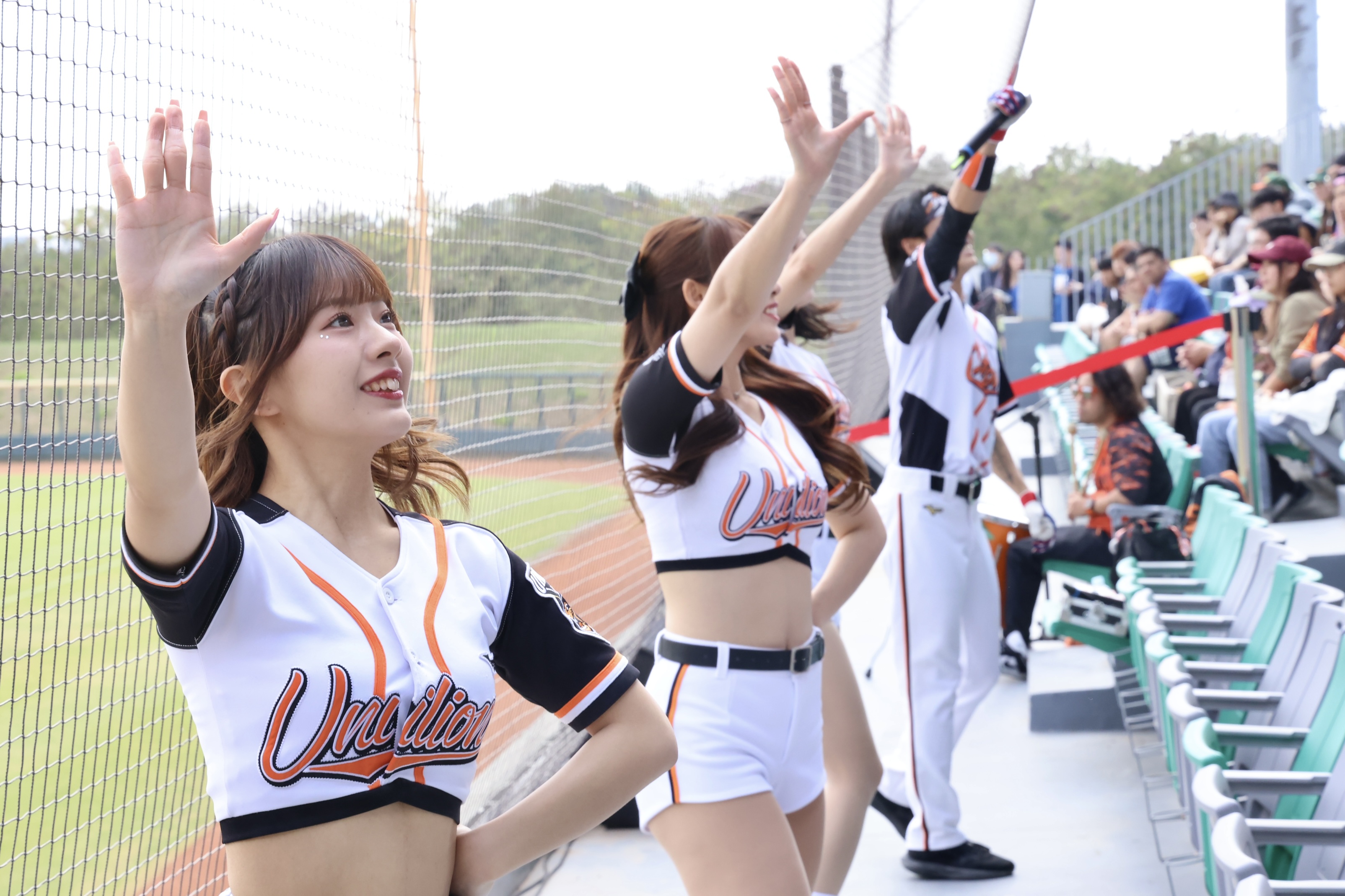 中職熱身賽亞太棒球場開打! 黃偉哲進場為統一獅加油 邀全國球迷3/29進場挺獅寫歷史