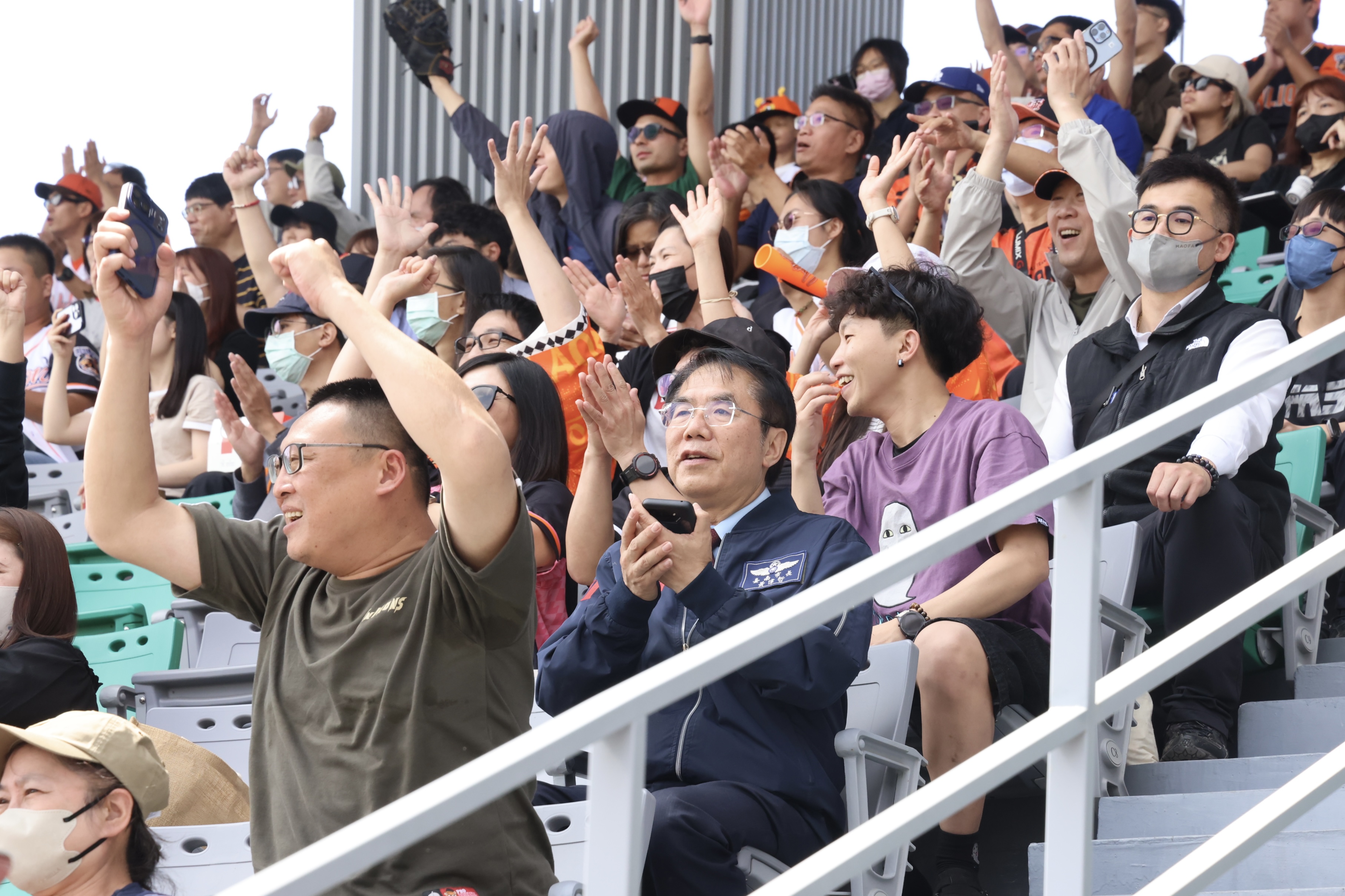 中職熱身賽亞太棒球場登場 黃偉哲為統一獅加油 邀球迷進場支持