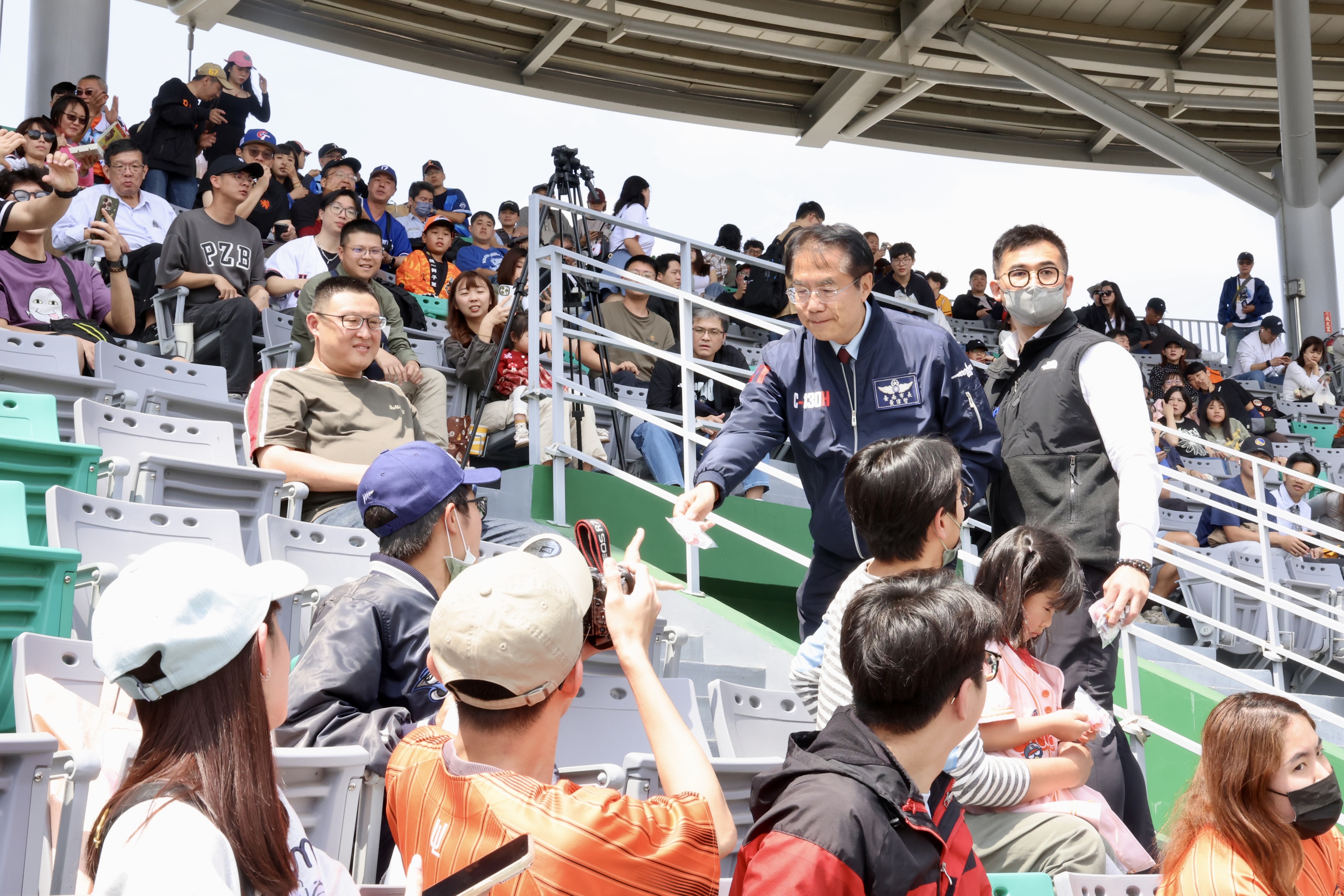 中職熱身賽亞太棒球場開打! 黃偉哲進場為統一獅加油 邀全國球迷3/29進場挺獅寫歷史