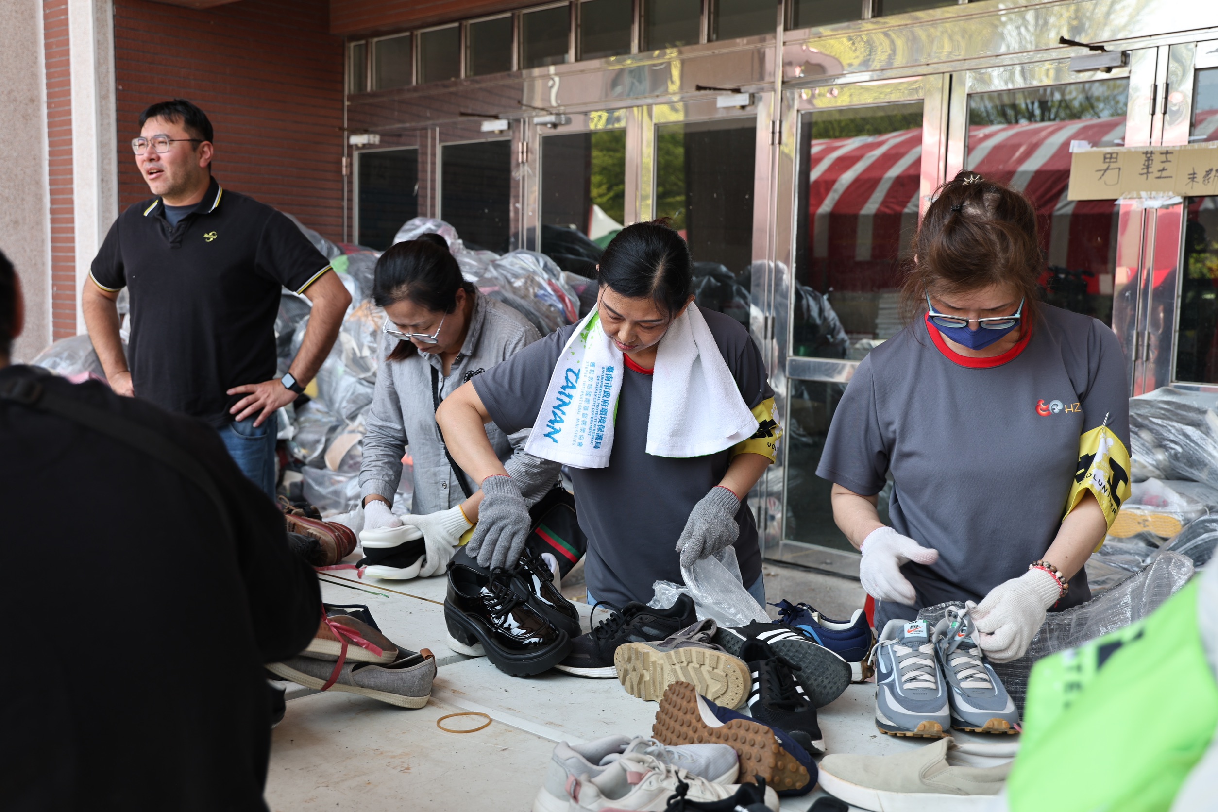 黃偉哲響應「舊鞋救命」臺南募集活動 攜手市民將愛心送往非洲