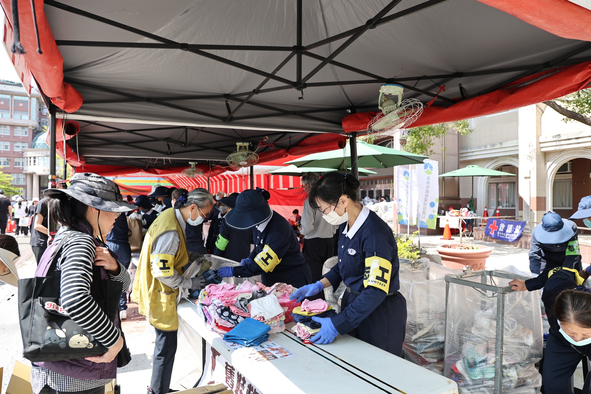 黃偉哲響應「舊鞋救命」臺南募集活動 攜手市民將愛心送往非洲