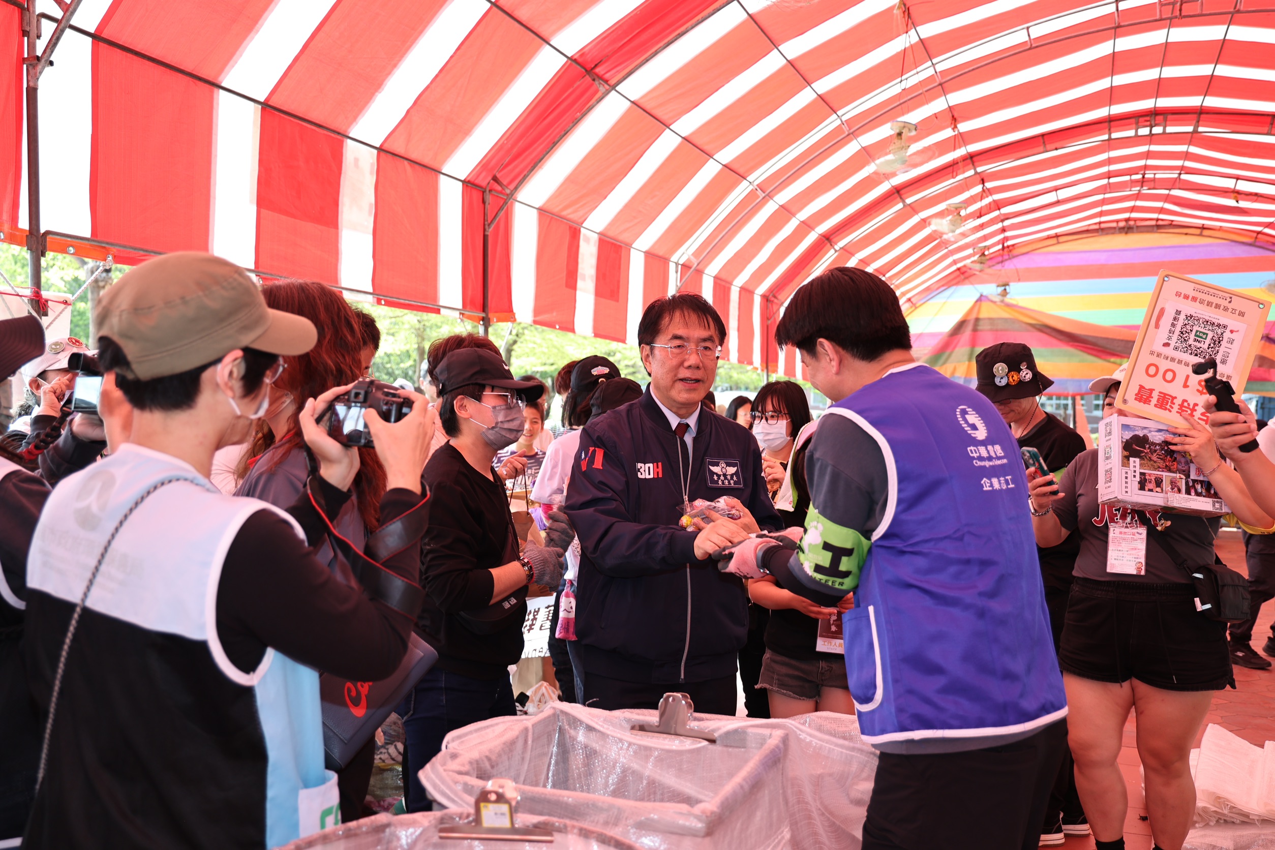黃偉哲響應「舊鞋救命」臺南募集活動 攜手市民將愛心送往非洲