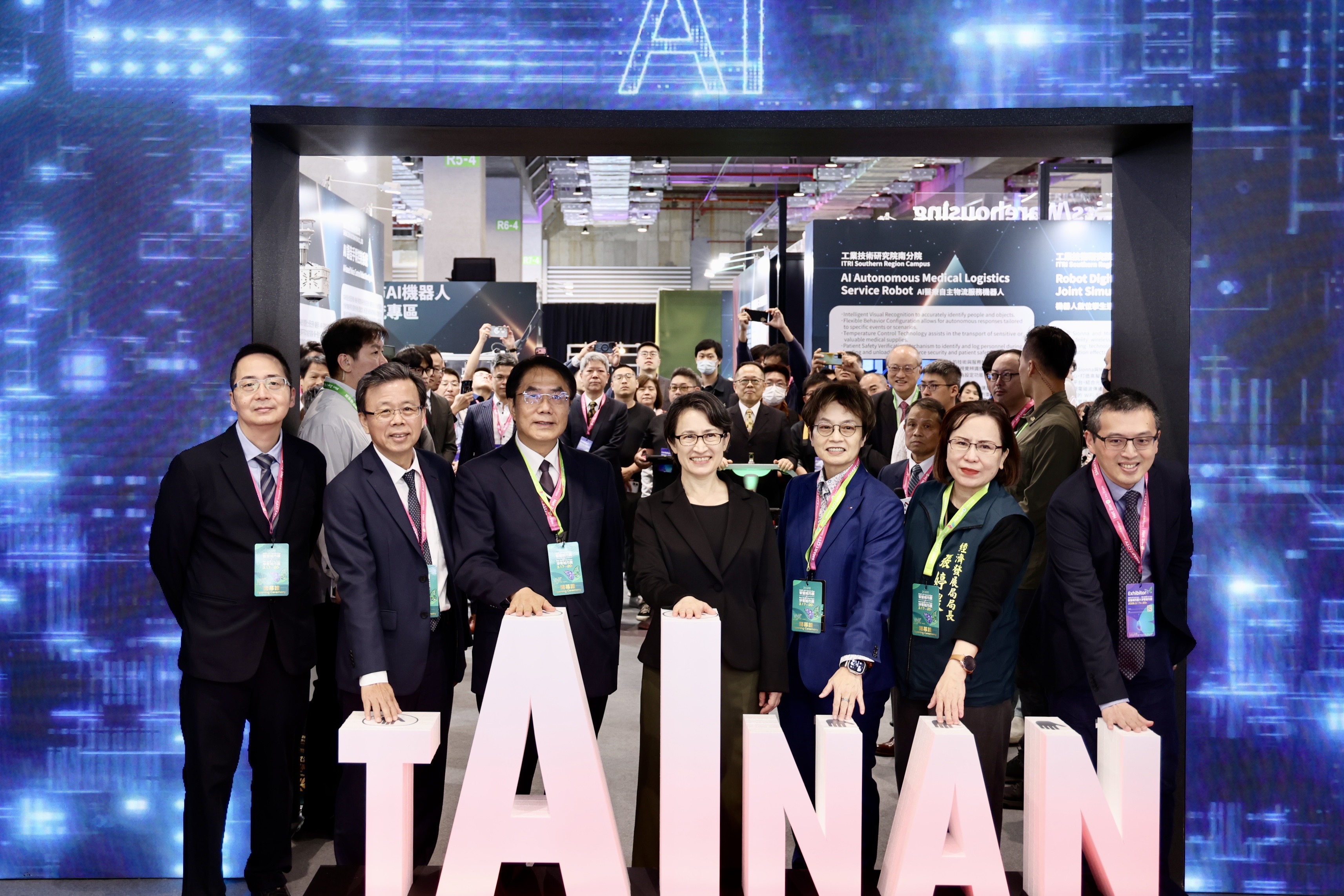 台南市智慧城市展 黃偉哲推動AI創新治理與機器人應用