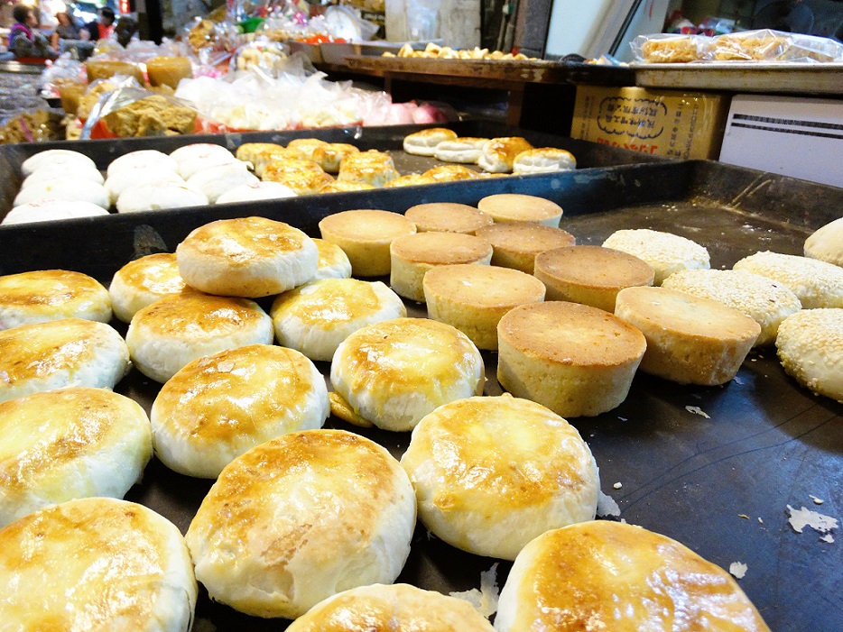 水仙宮市場「寶來香餅舖」：鳳片、蒜茸枝、餅粒仔，品嚐台南傳統古早味點心