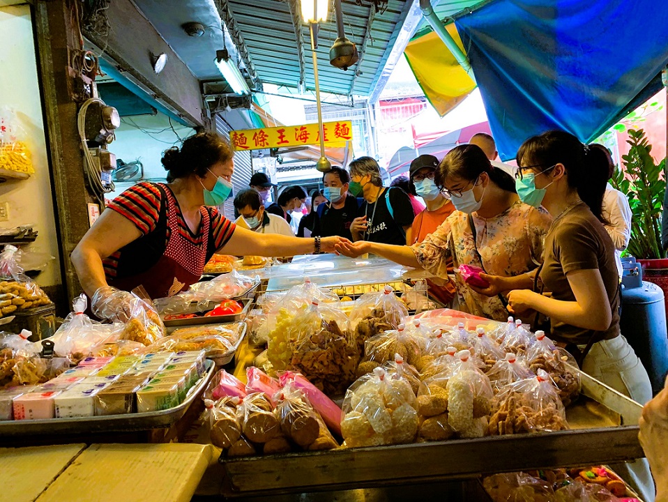 「鹹甜引路臺南味」水仙宮市場人氣名店「寶來香餅舖」，鳳片、蒜茸枝、餅粒仔古早味點心不容錯過