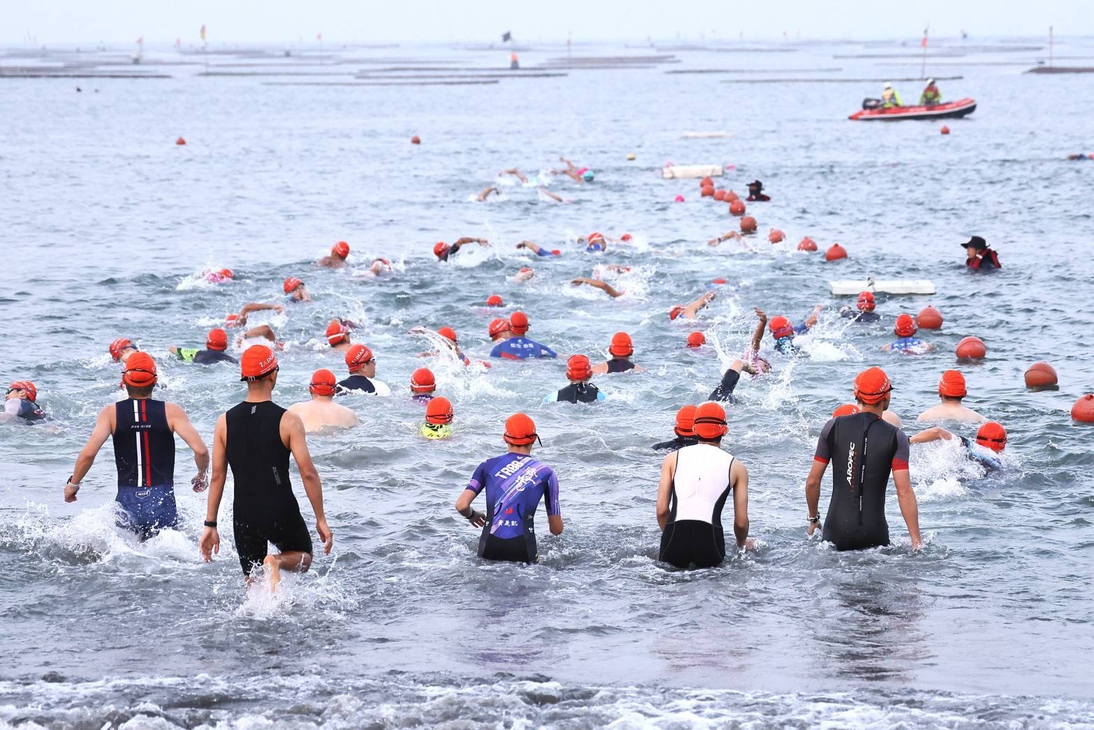 臺南安平舉辦全國鐵人三項錦標賽 近千名選手挑戰極限
