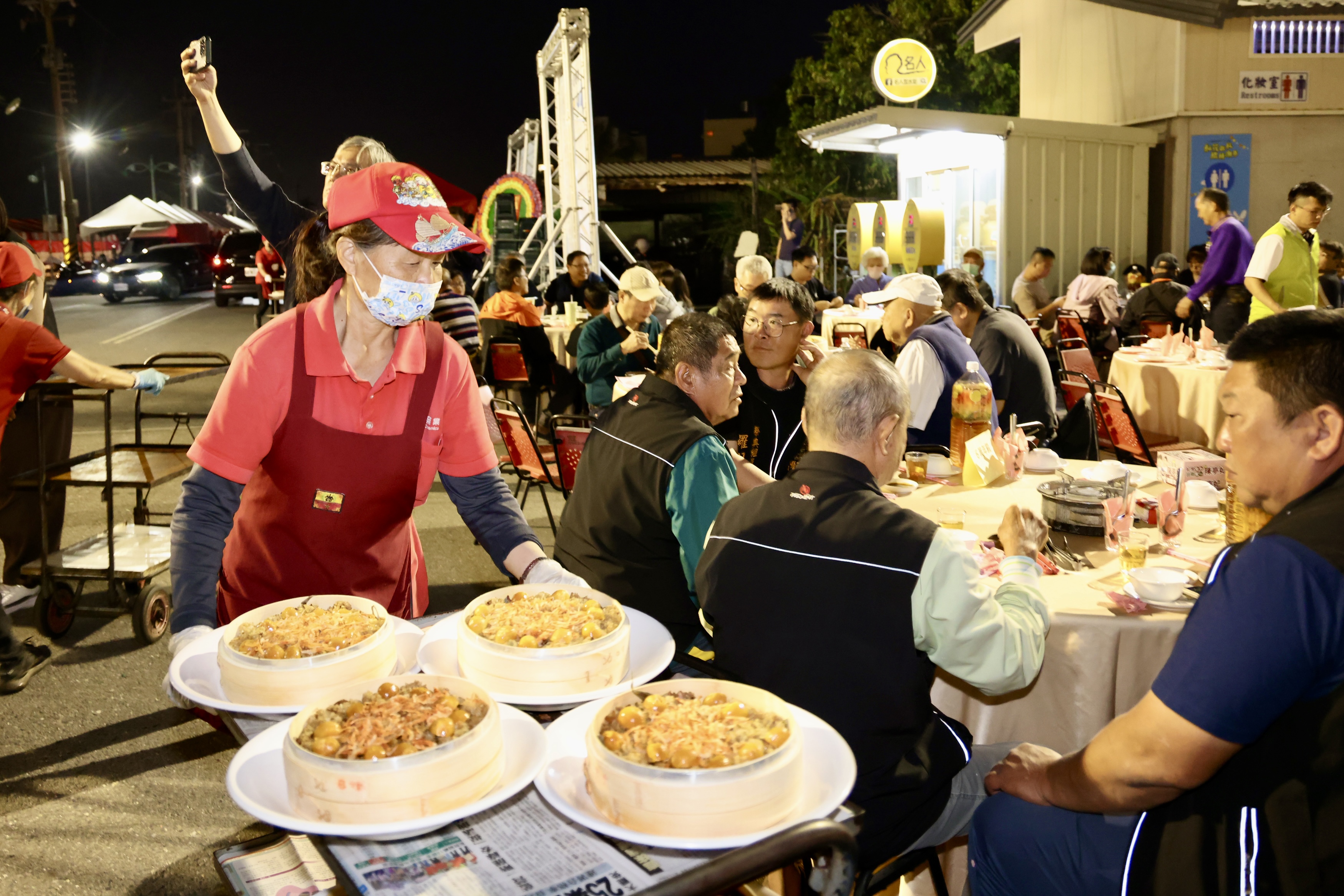 鯤喜灣風味餐熱鬧登場　黃偉哲與民共享在地海味