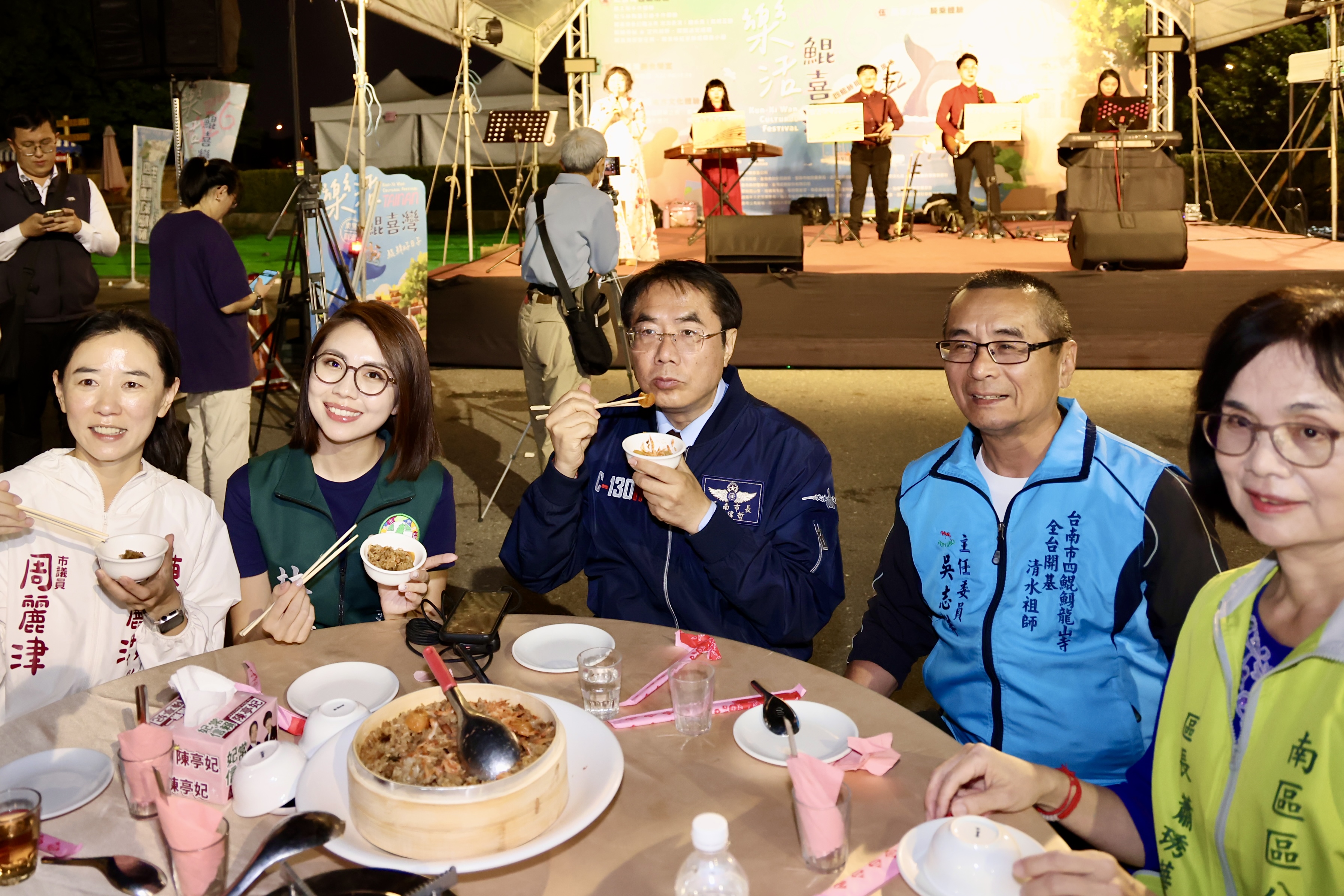 鯤喜灣風味餐熱鬧登場　黃偉哲與民共享在地海味