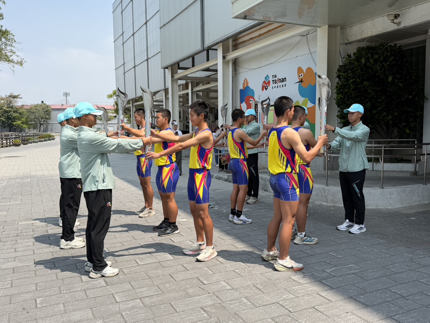 青春接力！臺南聖火隊熱力傳遞 迎接115年全中運