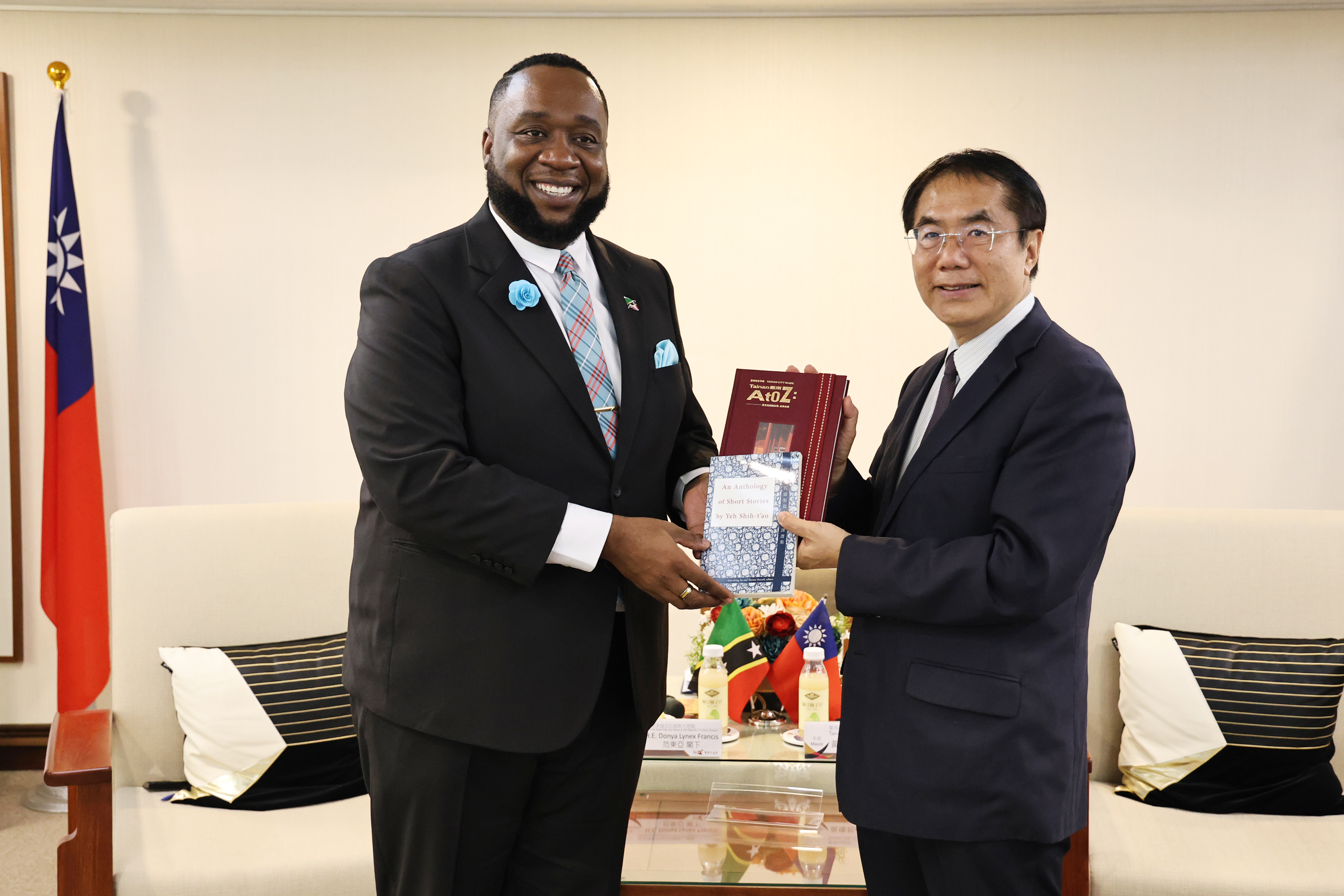 聖克里斯多福及尼維斯贈書台南市圖 以閱讀為橋梁深化兩地文化交流