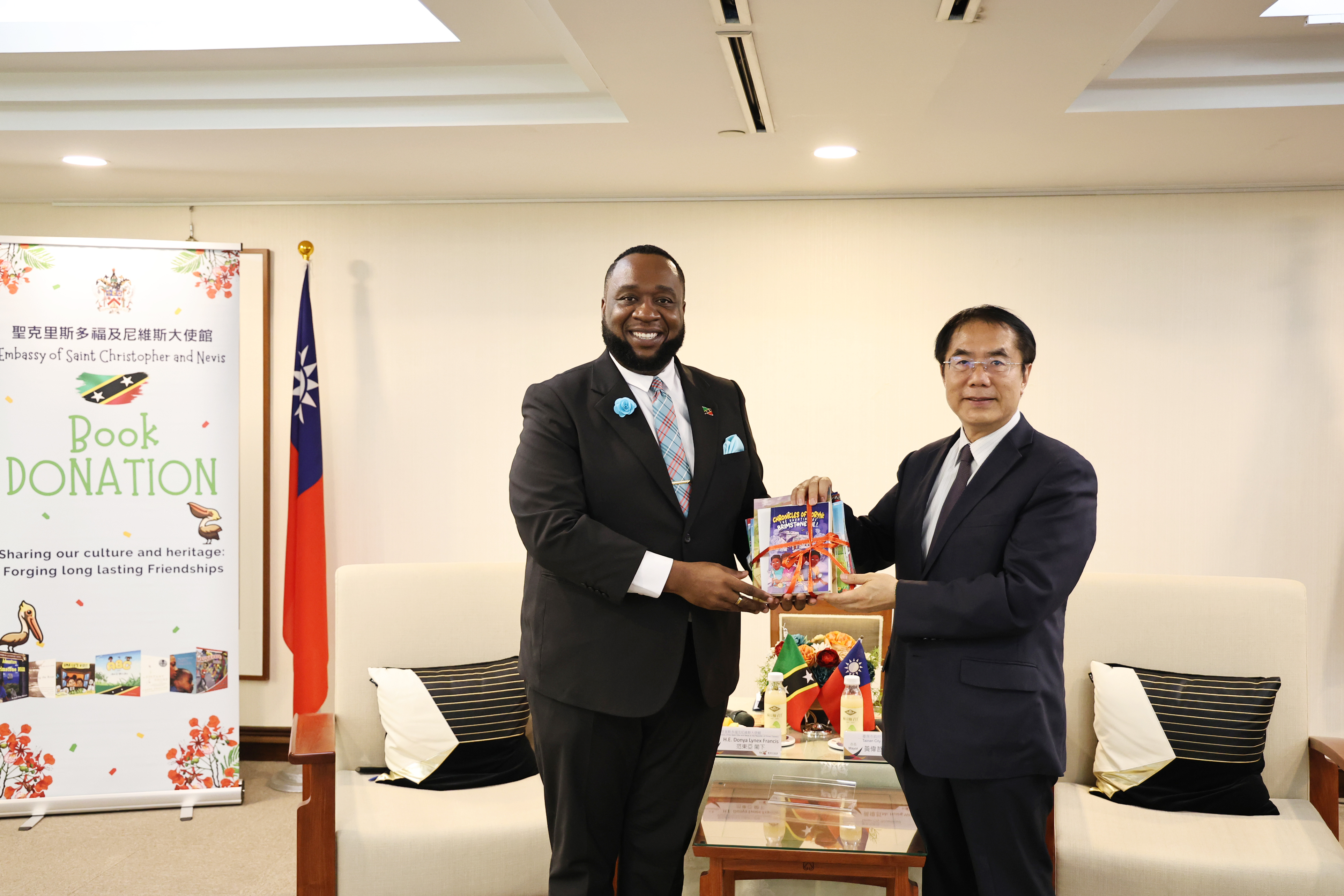 聖克里斯多福及尼維斯贈書台南市圖 以閱讀為橋梁深化兩地文化交流