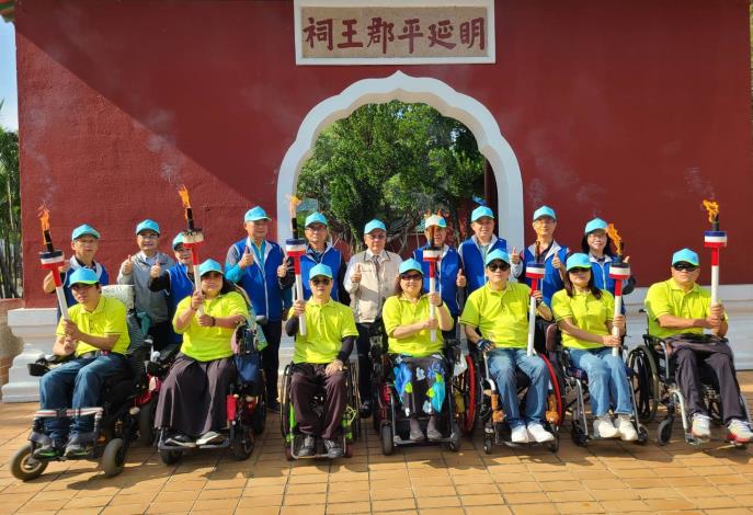 臺南市110年身心障礙國民運動會選手傳遞聖火