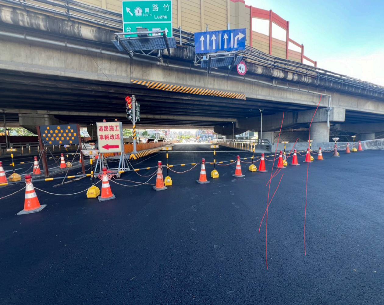 萬代橋路面改善工程進行 16日暫時封閉南側橋梁請人車改道