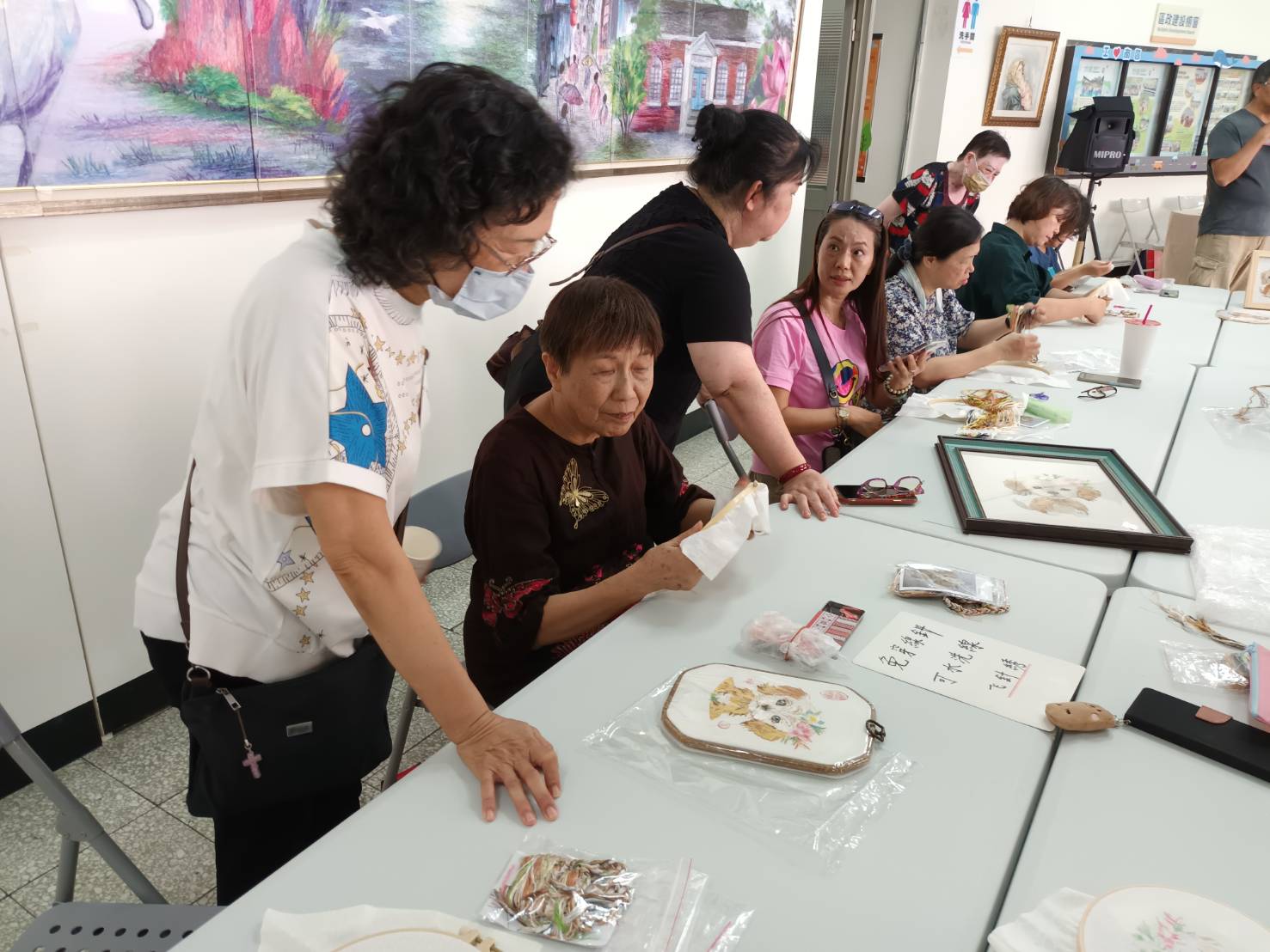 飛針走線繡花開 飛針繡聯展開幕