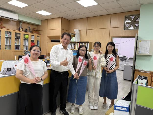 母親節運動雙重獻禮 臺南市體育局火鶴花+健康行動傳遞暖心祝福