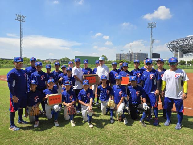 體育局陳良乾局長親赴慰勞 U12臺灣代表隊 為少棒小將加油打氣 期許再創佳績