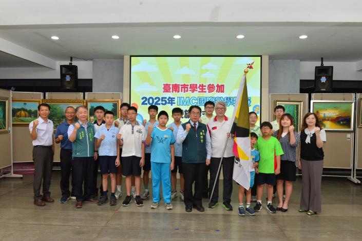 臺南17名學子勇闖IMC國際數學賽 市長黃偉哲授旗祝福啟程