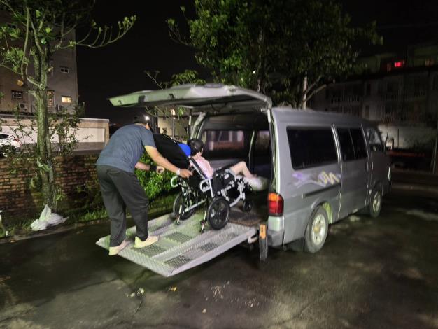 風雨無情人有情—護理之家風雨夜不寧，臺南市衛生局深夜緊急協調疏散機構住民，守護長者安全
