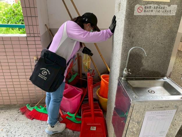 南市新增1例登革熱境外移入病例,市長黃偉哲籲請出國旅遊做好防蚊措施,每週落實環境巡查,無孓好安心!
