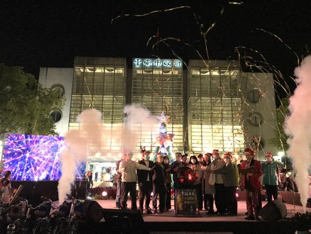 黃偉哲市長與蒞臨貴賓在民治中心耶誕點燈儀式-03