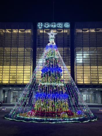11月29日幸福臺南．耶誕點燈  民治市民廣場首度飄雪
