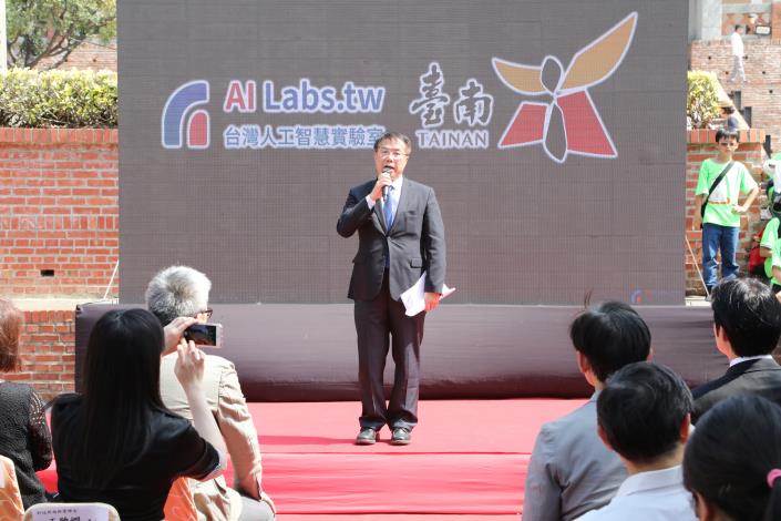 Mayor Huang deliver his remarks