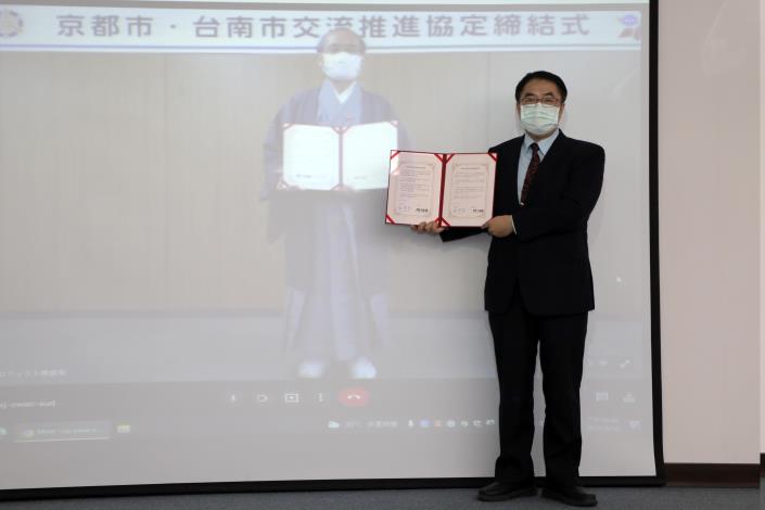 Tainan City Signs Exchange Agreement with Kyoto City  1