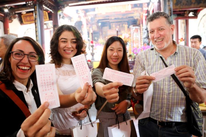 Tainan City Actively Assists Temples in Establishing English-friendly Environments To Display The International Tourism Soft Power of Local Religious Culture