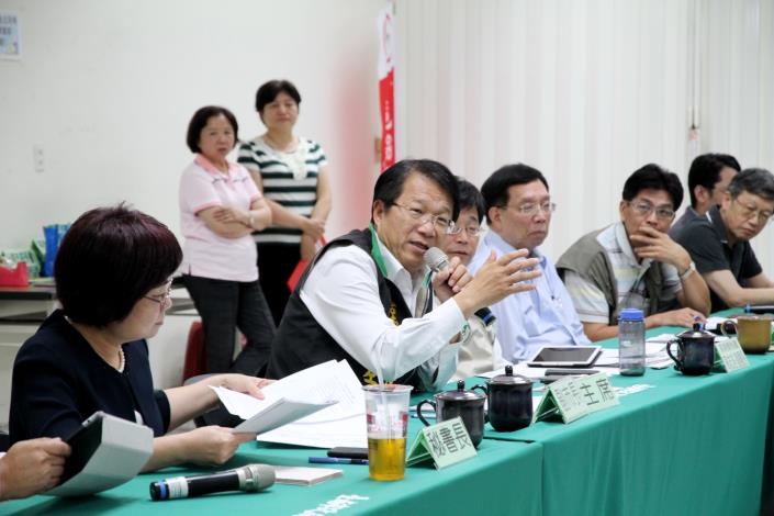 顏副市長主持台南市登革熱流行疫情指揮中心第38次會議